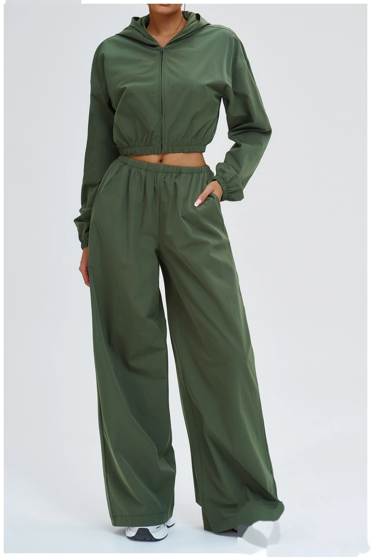Bulk Custom Outdoor Casual Sports Suit - Hooded Windproof Coat & Loose Workout Sweatpants detail