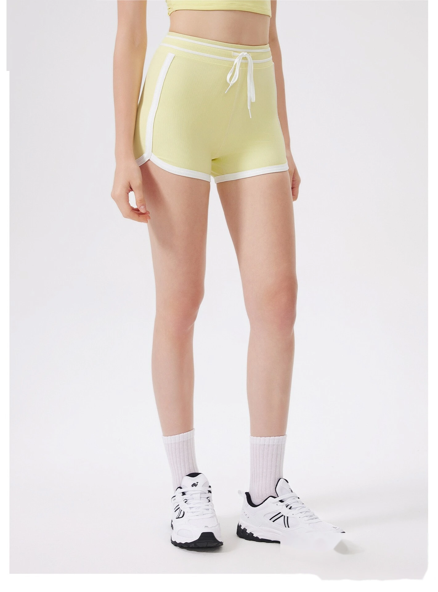 Customized color matching leisure sports fitness ladies shorts detail