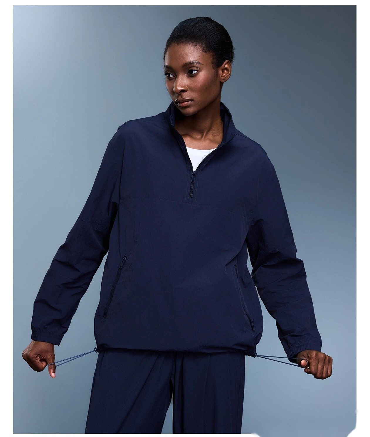 Custom-made waterproof outdoor fitness coat for women with windproof stand-up collar in autumn. detail