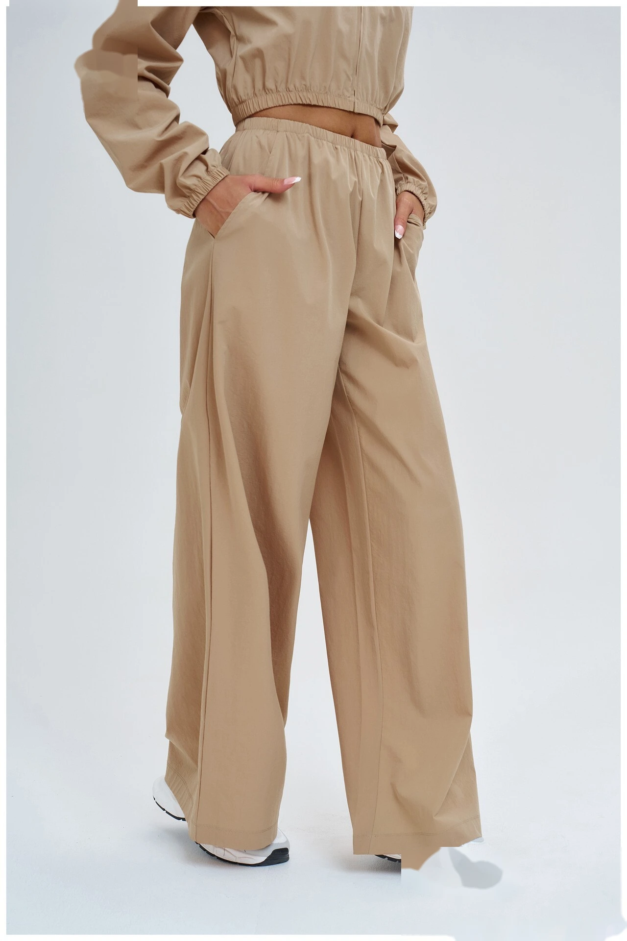 Bulk Custom Outdoor Casual Sports Suit - Hooded Windproof Coat & Loose Workout Sweatpants detail