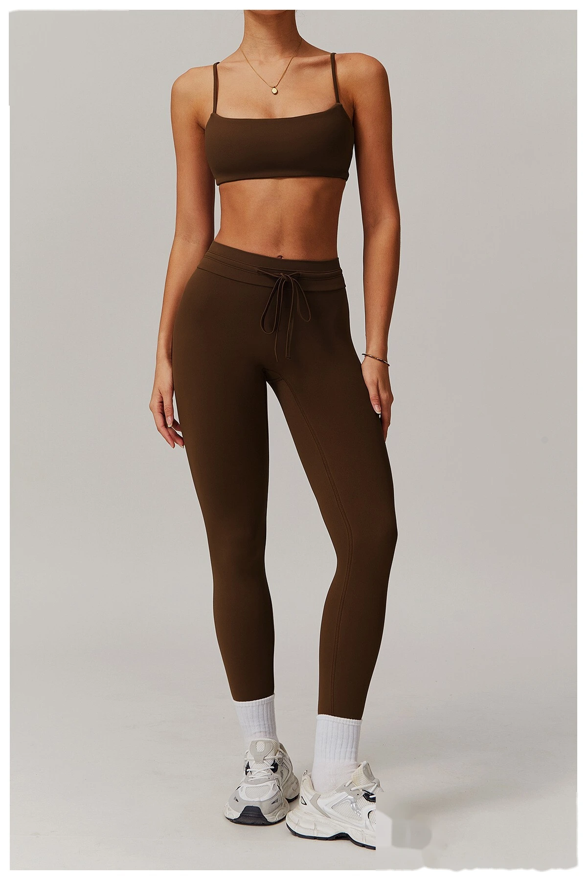 abdomen-lifting and hip-lifting fitness pants, and running pants with beautiful buttocks outside. detail