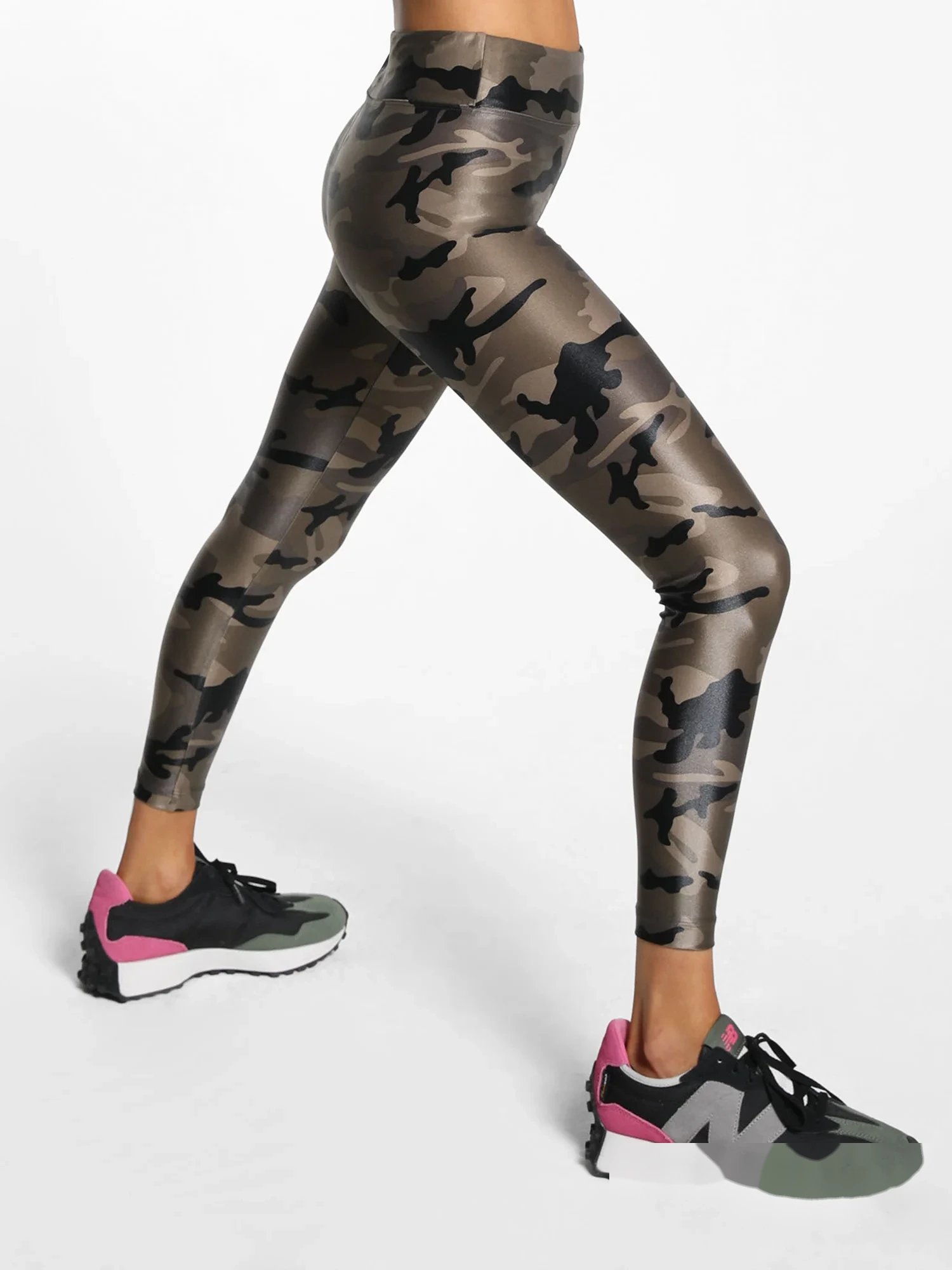 Quality Classic camouflage printed yoga fitness pants with high waist and hips Factory detail