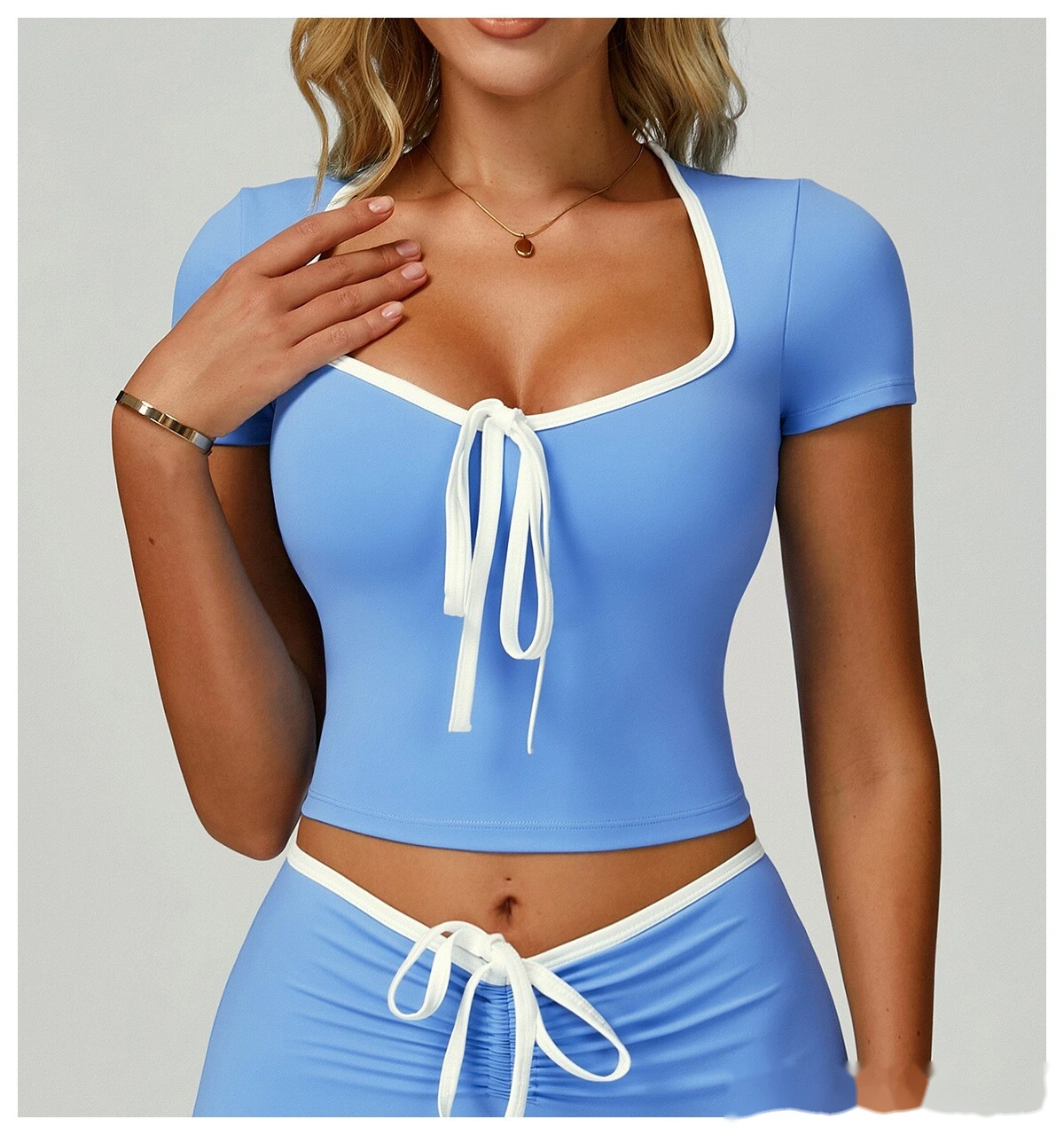 Custom-made V-neck slim yoga outdoor running T-shirt for women with contrast edge yoga clothes detail