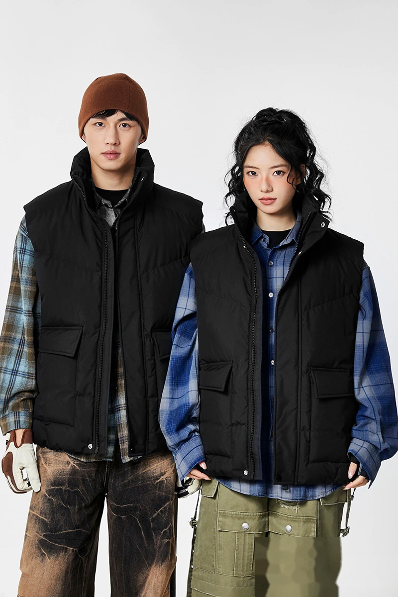 Customized fashion windproof and warm multi-pocket tooling style cotton vest jacket for men and women. detail