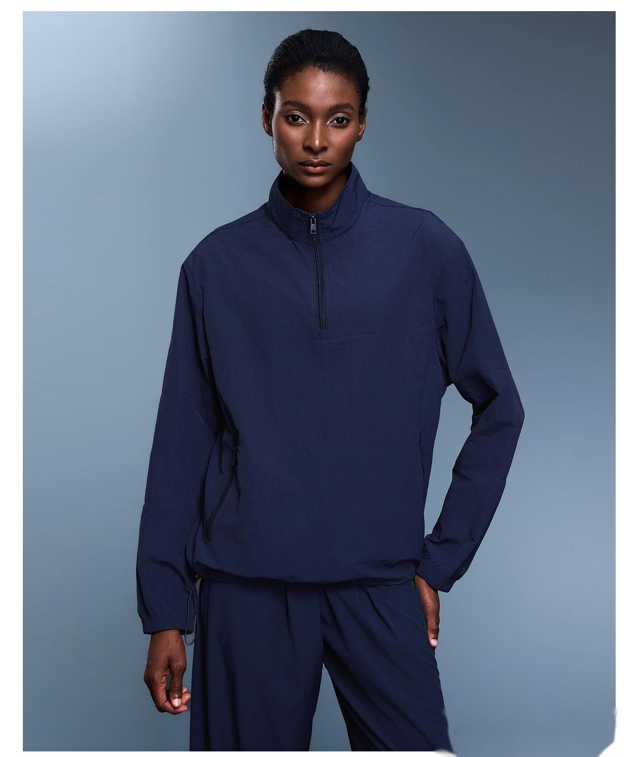 Custom-made waterproof outdoor fitness coat for women with windproof stand-up collar in autumn. detail