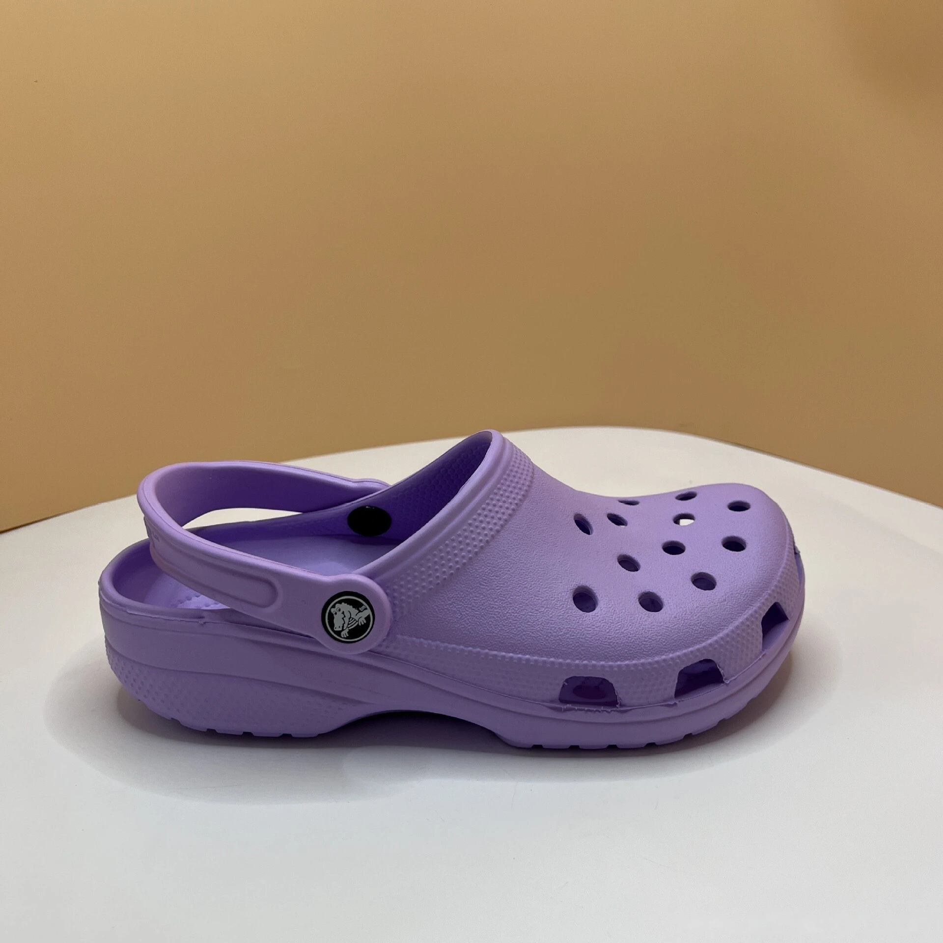 Customized fishing hole shoes Baotou sandals outdoor non-slip wear-resistant sports wading slippers detail