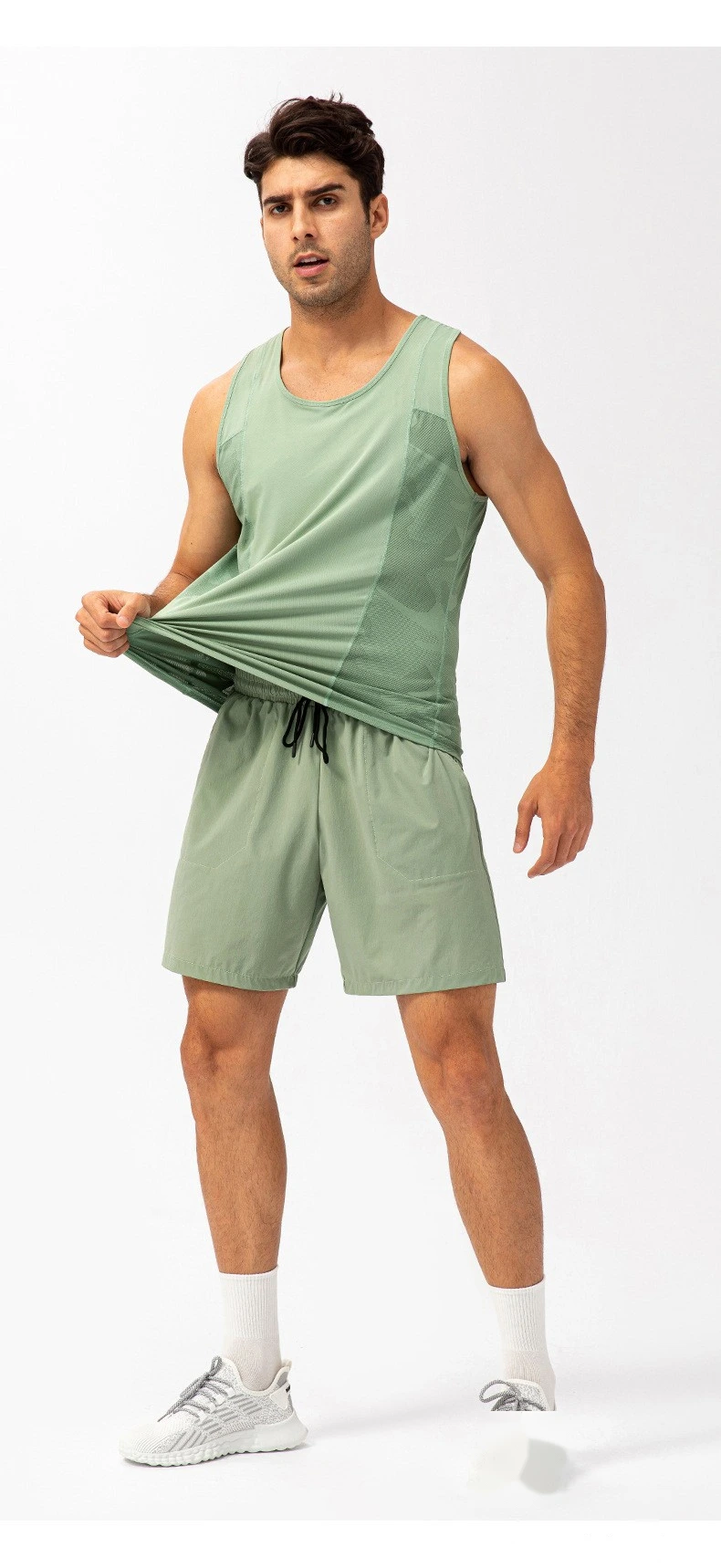 Customized men's summer loose running fitness shorts light and breathable quick-drying leisure sports pants. detail