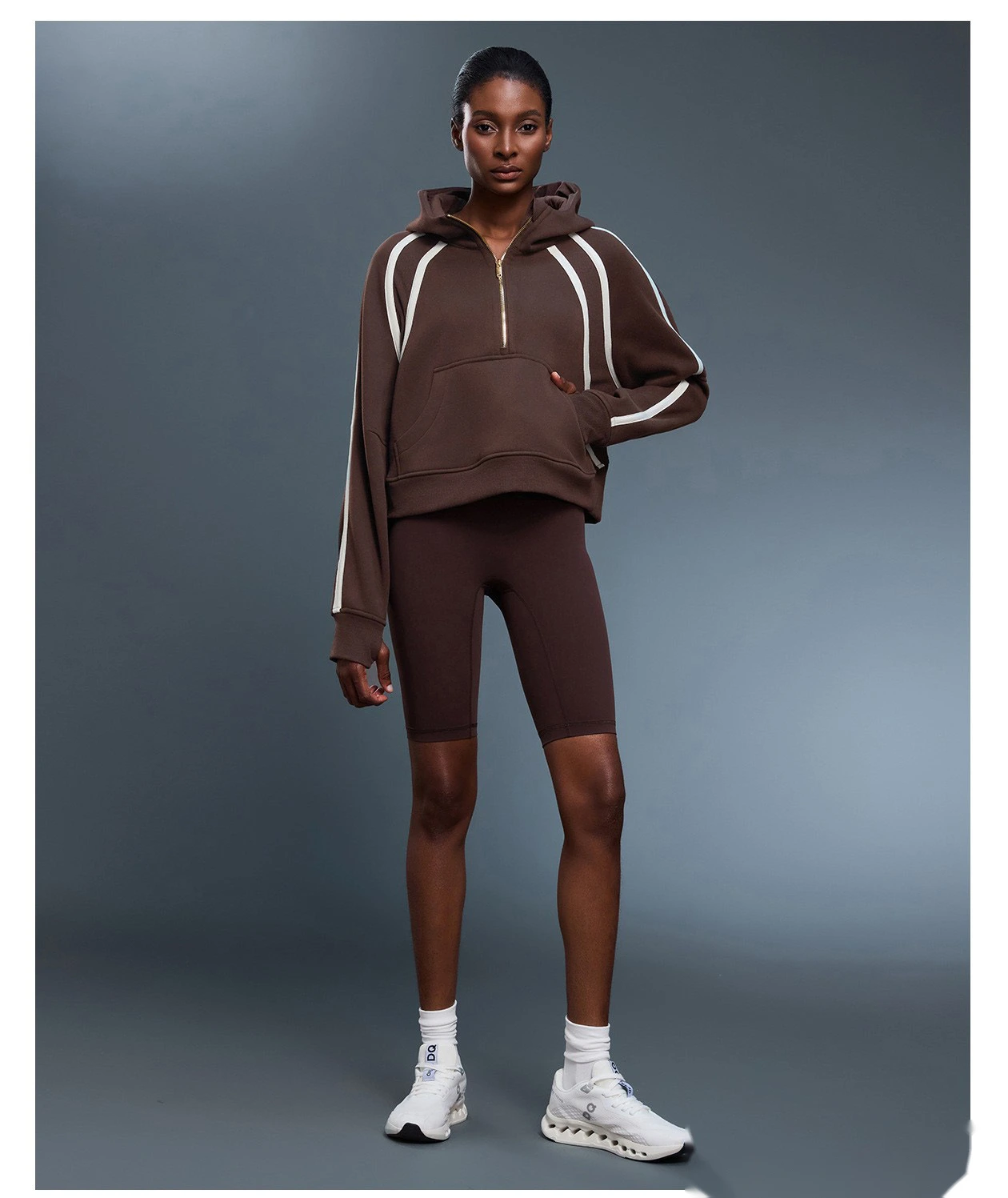 Customized high-necked semi-zipper hooded women's velvet loose contrast sports coat sweater detail