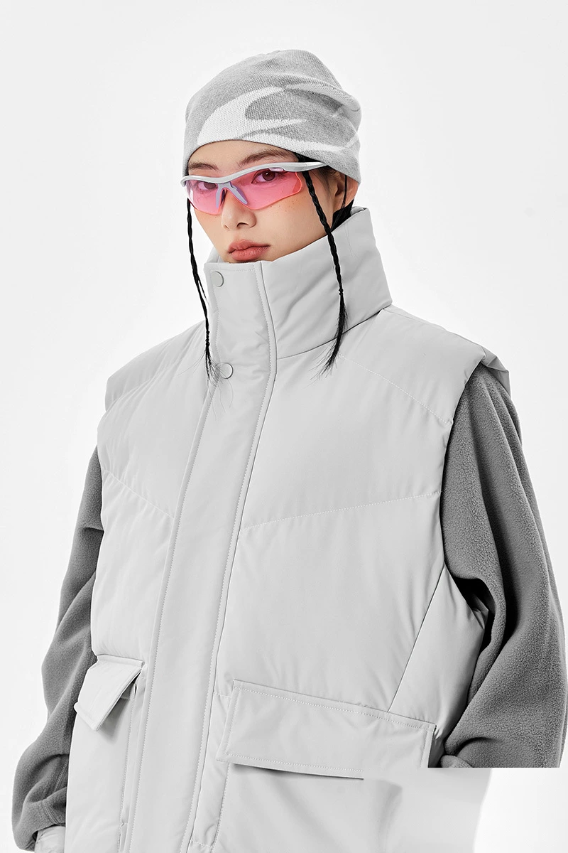 Customized fashion windproof and warm multi-pocket tooling style cotton vest jacket for men and women. detail