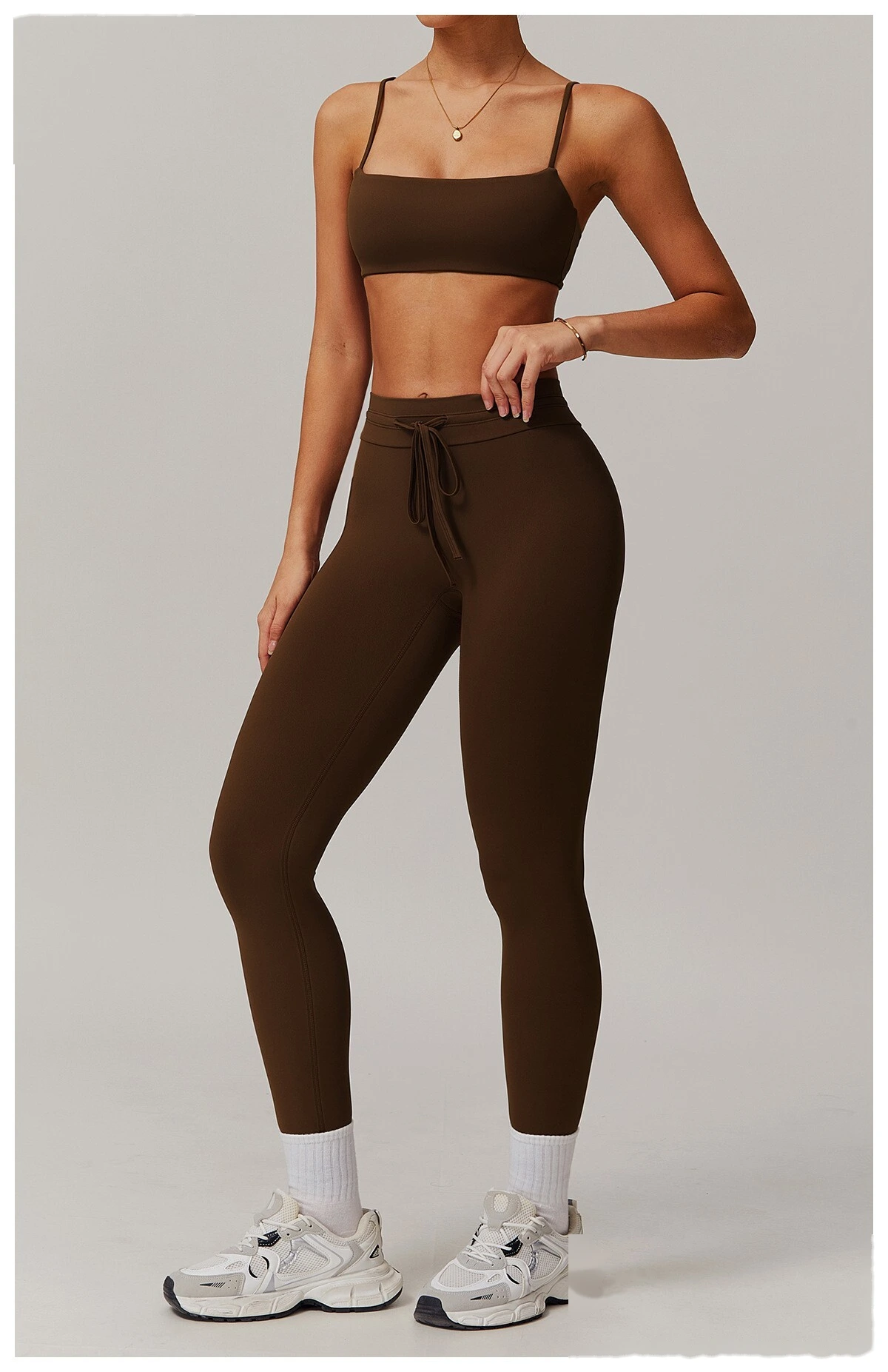 abdomen-lifting and hip-lifting fitness pants, and running pants with beautiful buttocks outside. detail