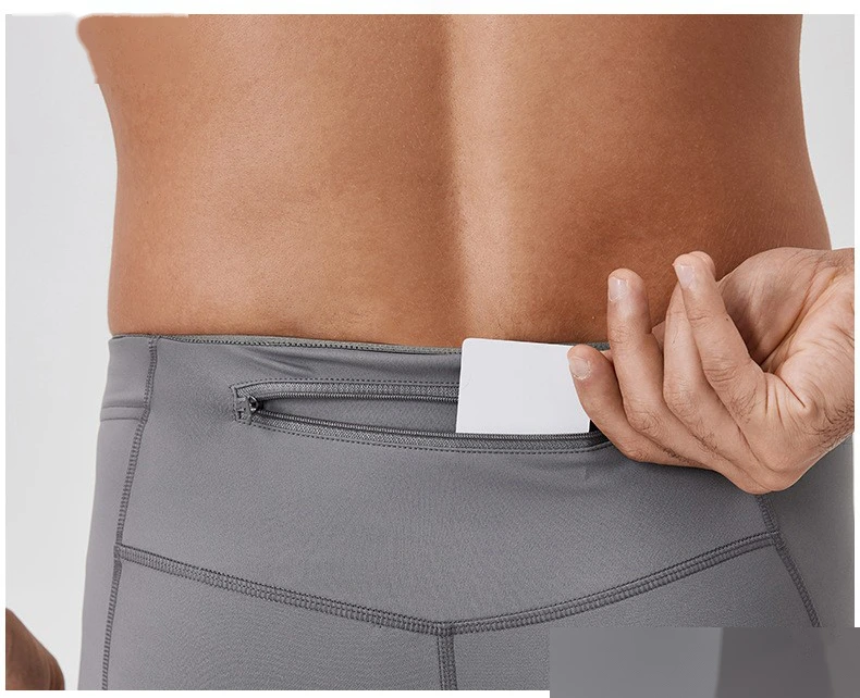 Customized men's yoga pants with high elasticity and tight fitness pants detail