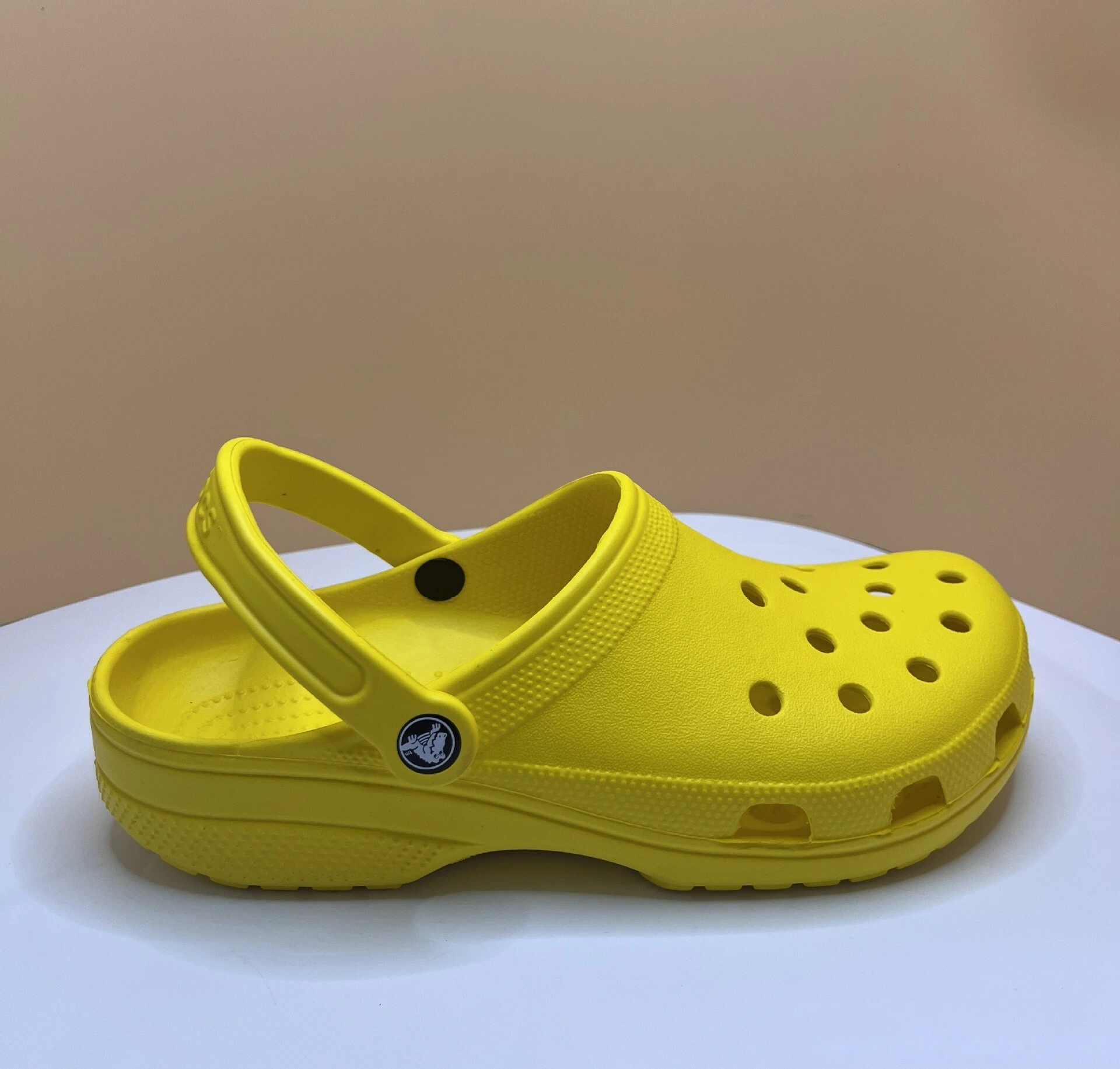 Customized fishing hole shoes Baotou sandals outdoor non-slip wear-resistant sports wading slippers detail