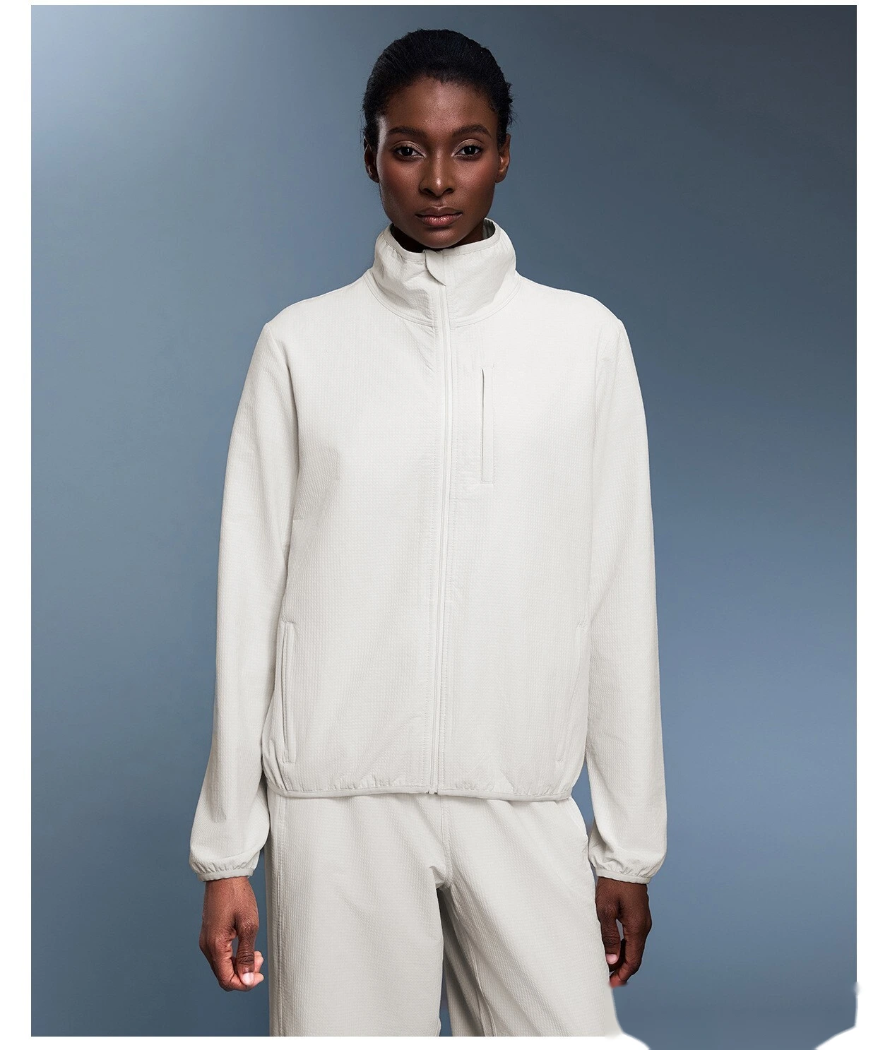 Customized outdoor lightweight sports long sleeve thin velvet warm and casual coat for women in autumn detail