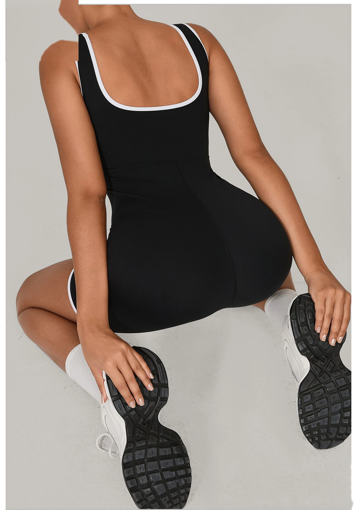 Customized contrast stitching generous neck sports jumpsuit yoga clothes backless outdoor fitness jumpsuit detail