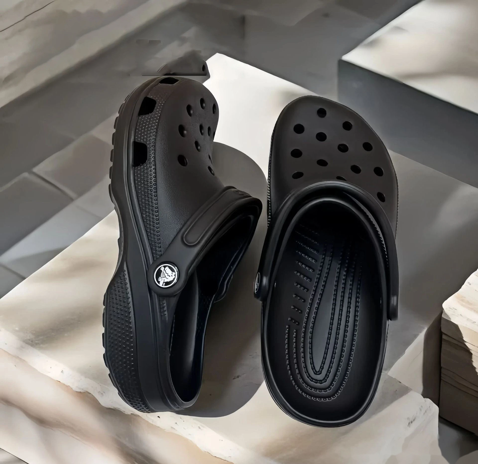 Customized fishing hole shoes Baotou sandals outdoor non-slip wear-resistant sports wading slippers detail