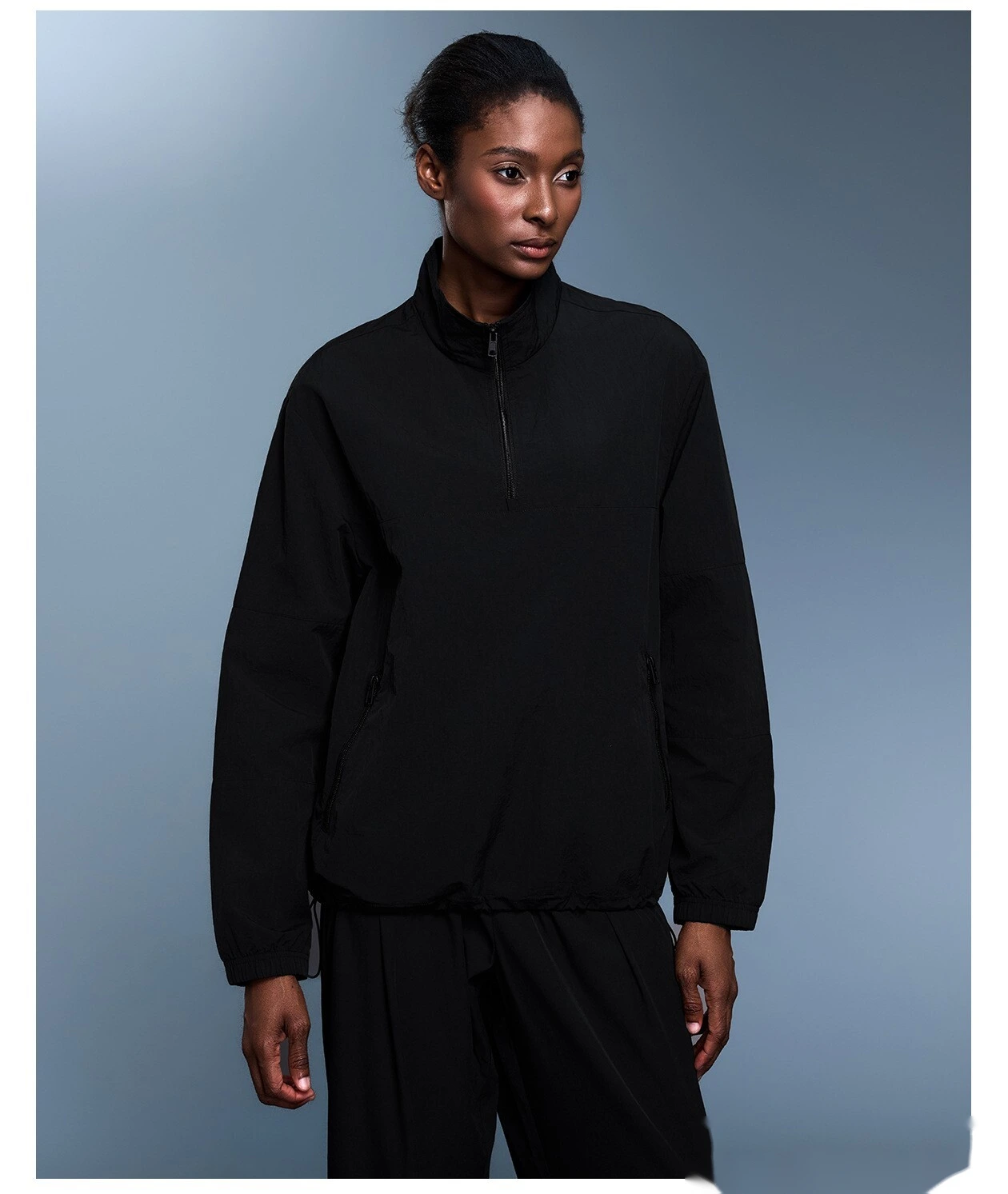 Custom-made waterproof outdoor fitness coat for women with windproof stand-up collar in autumn. detail