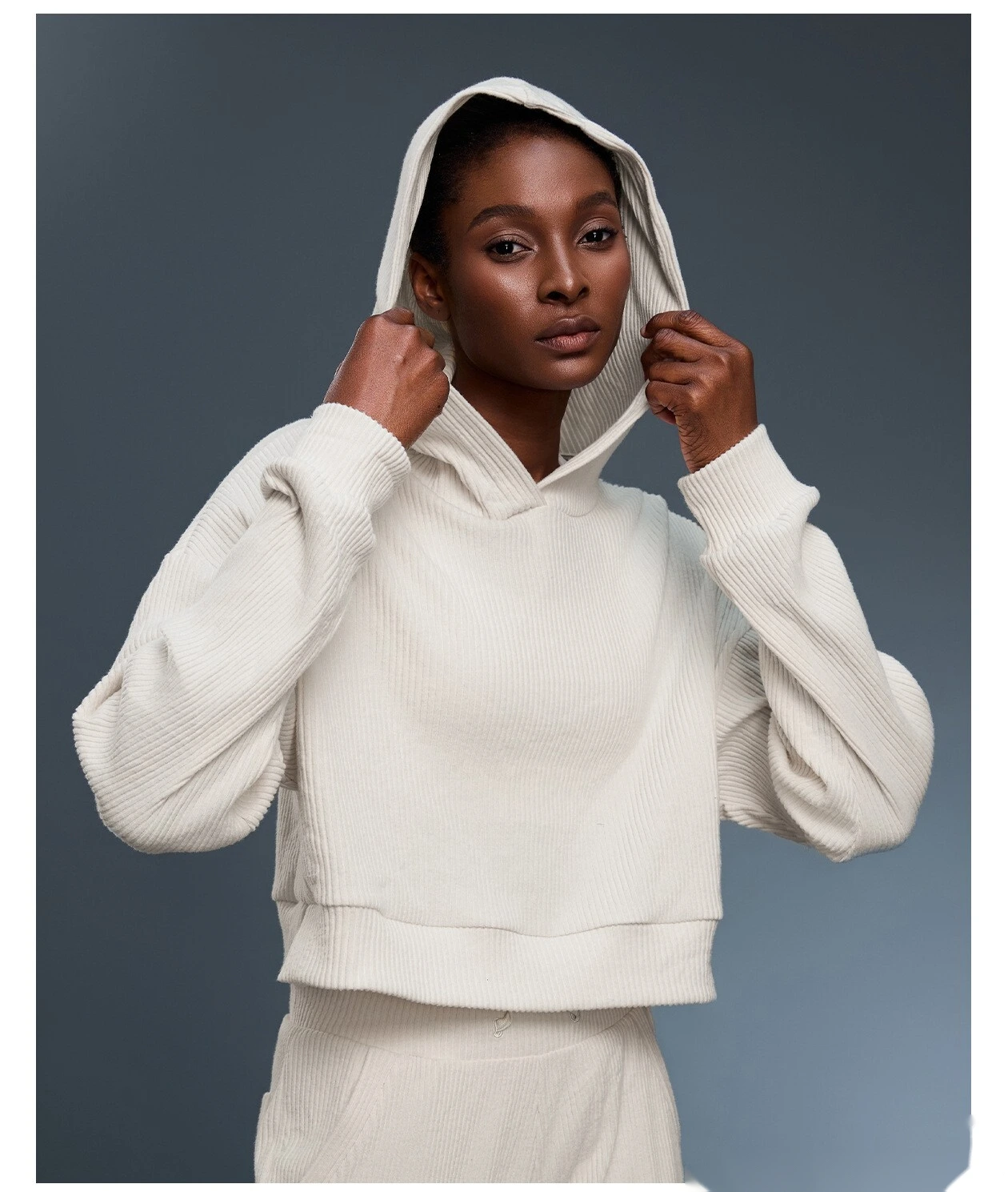 Customized loose hooded sports fitness sweater women's short yoga casual knit pullover detail