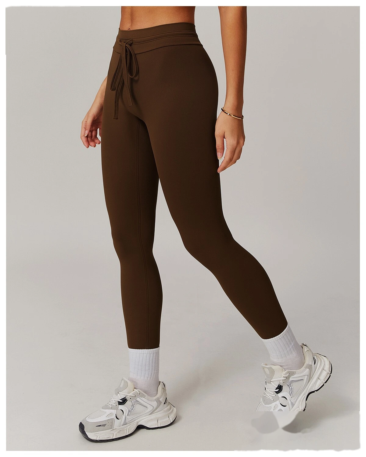 abdomen-lifting and hip-lifting fitness pants, and running pants with beautiful buttocks outside. detail