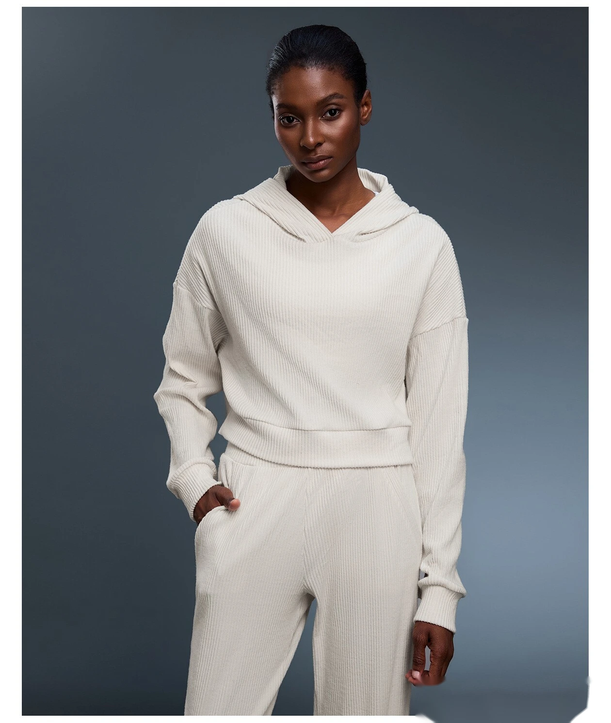 Customized loose hooded sports fitness sweater women's short yoga casual knit pullover detail