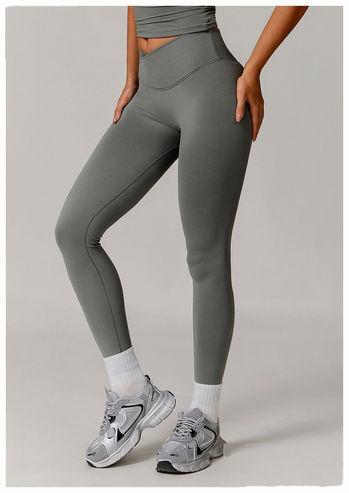 Europe and the United States hip seamless yoga pants cross high waist tights running fitness pants detail
