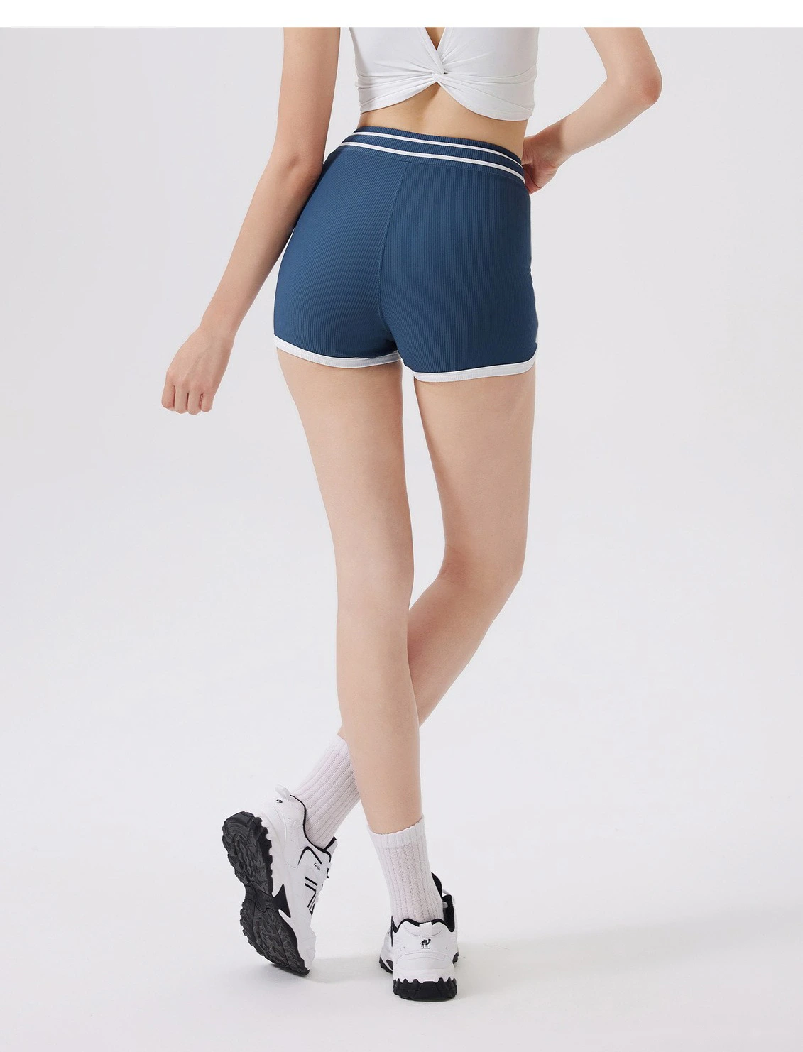 Customized color matching leisure sports fitness ladies shorts detail