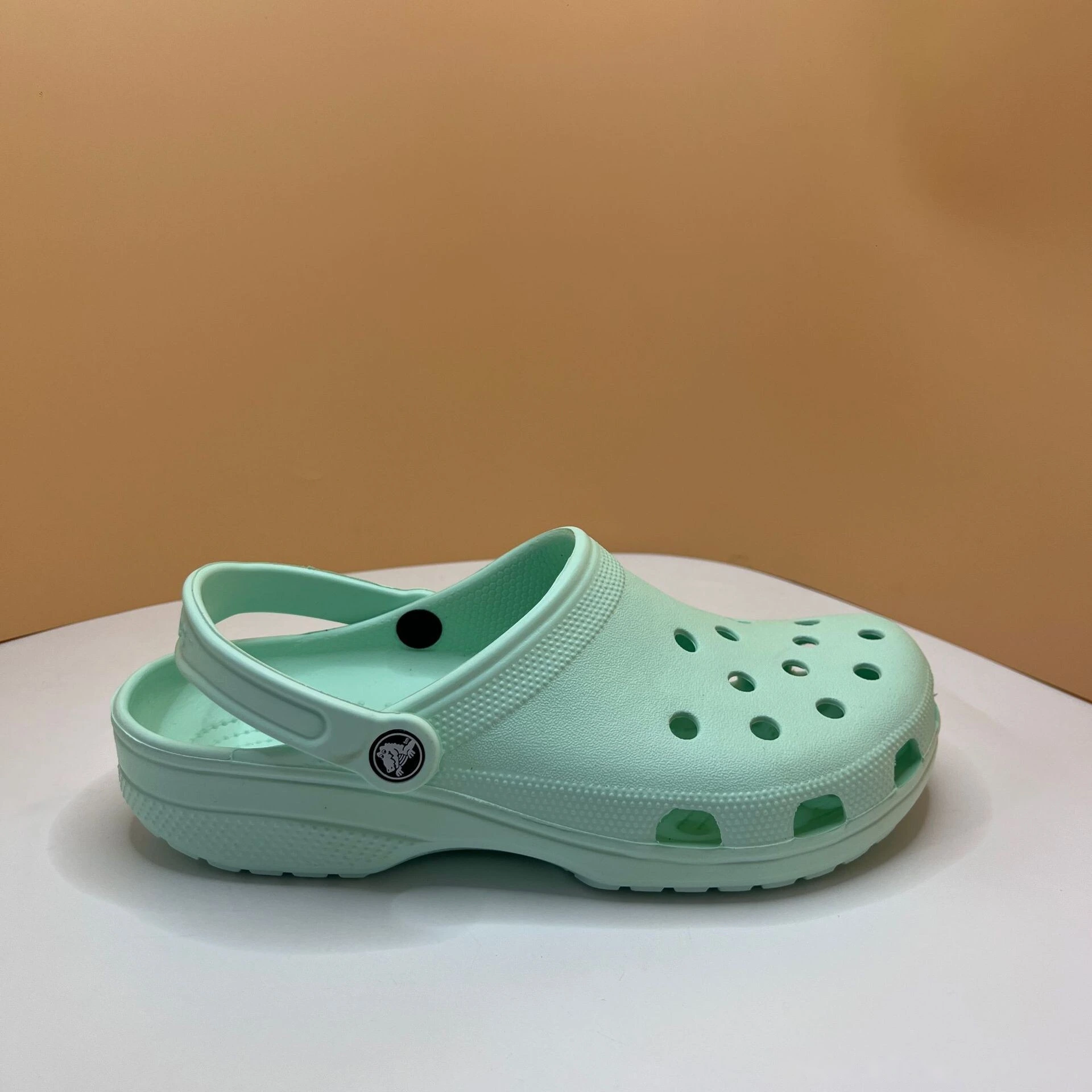 Customized fishing hole shoes Baotou sandals outdoor non-slip wear-resistant sports wading slippers detail
