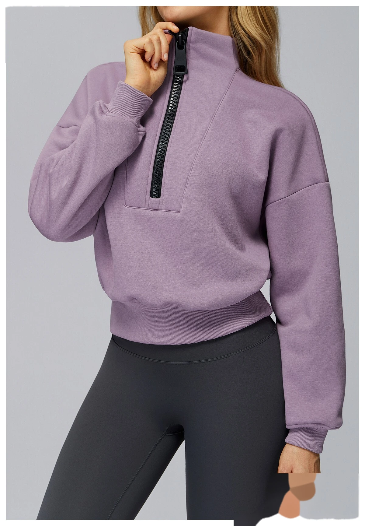 Customized autumn and winter stand collar loose sweater warm and casual outdoor sports sweater top detail