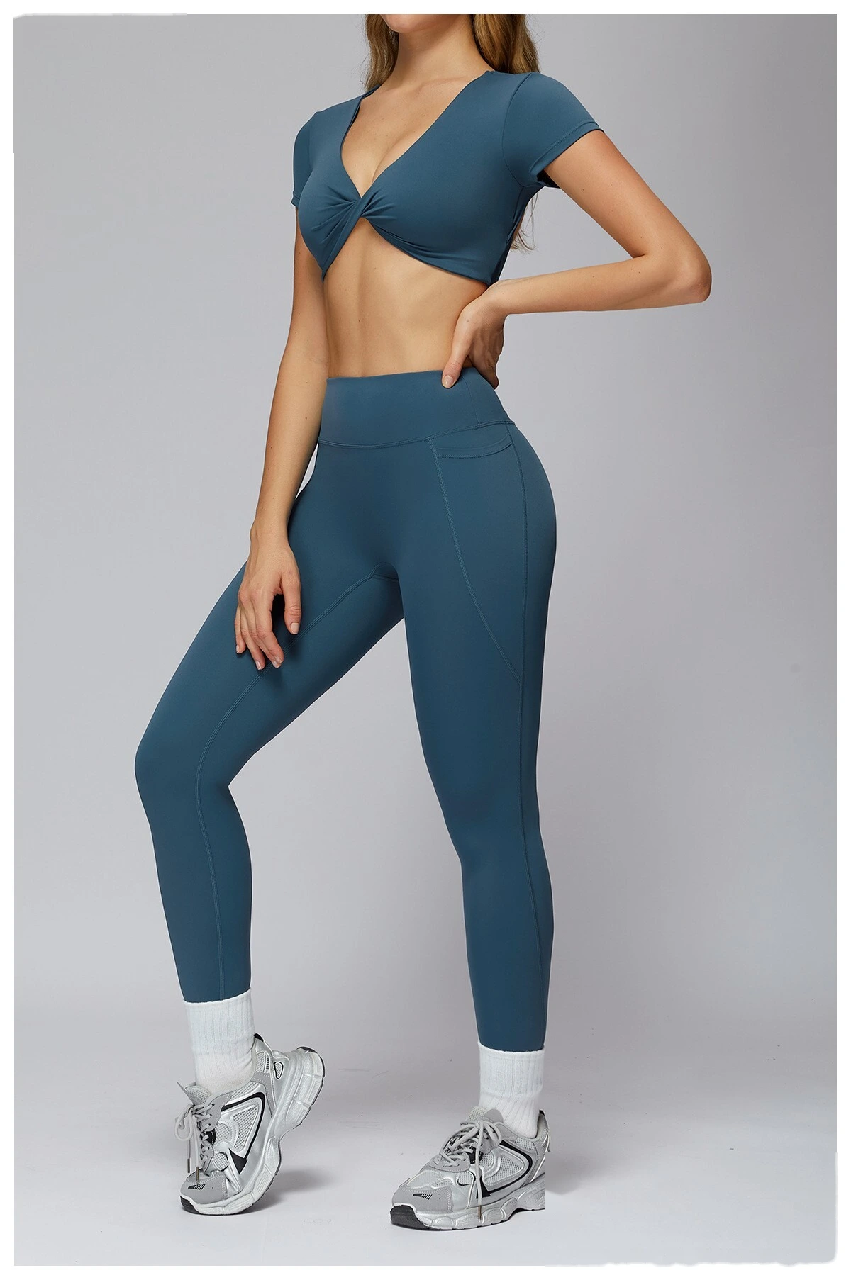 Custom twisted yoga bra tight-fitting quick-drying yoga clothes women's outdoor running fitness sports bra detail