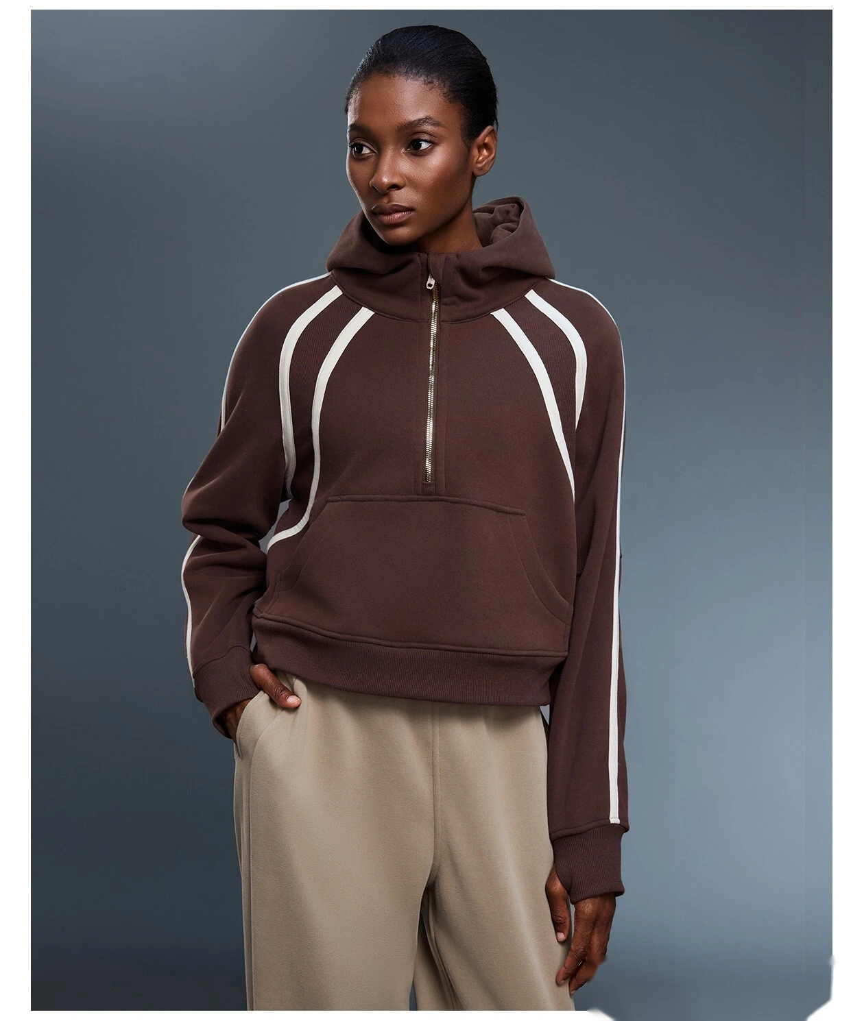 Customized high-necked semi-zipper hooded women's velvet loose contrast sports coat sweater detail