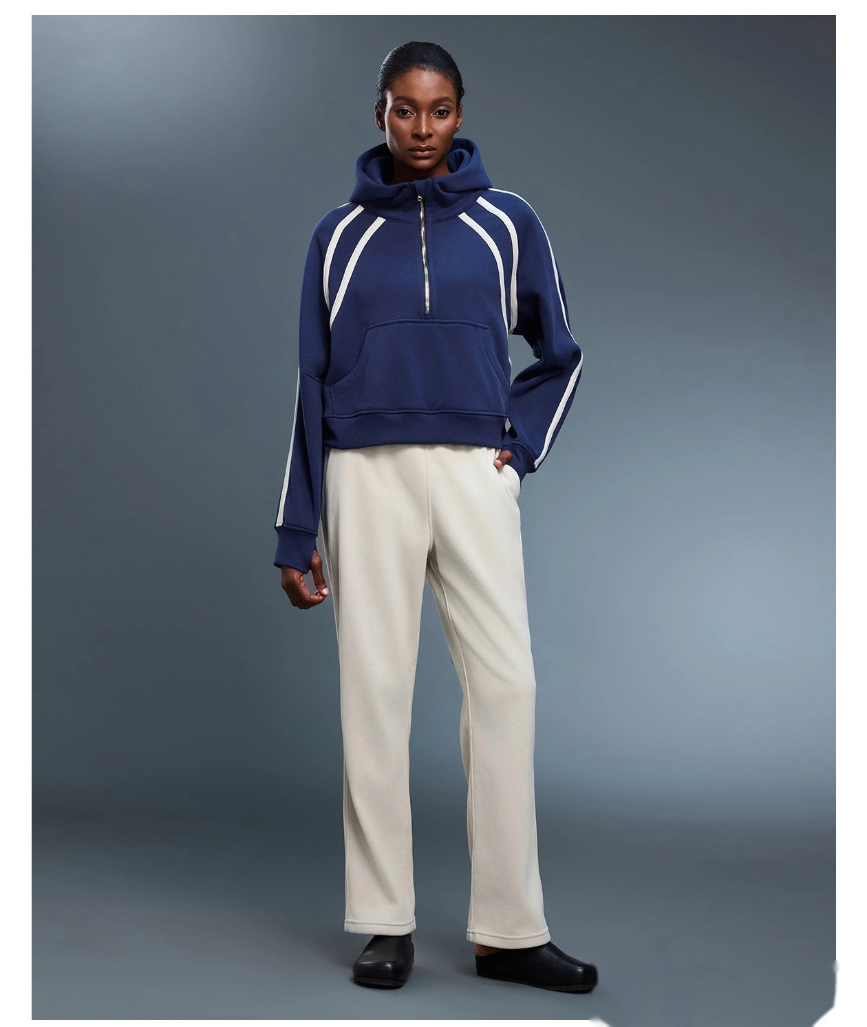 Customized high-necked semi-zipper hooded women's velvet loose contrast sports coat sweater detail