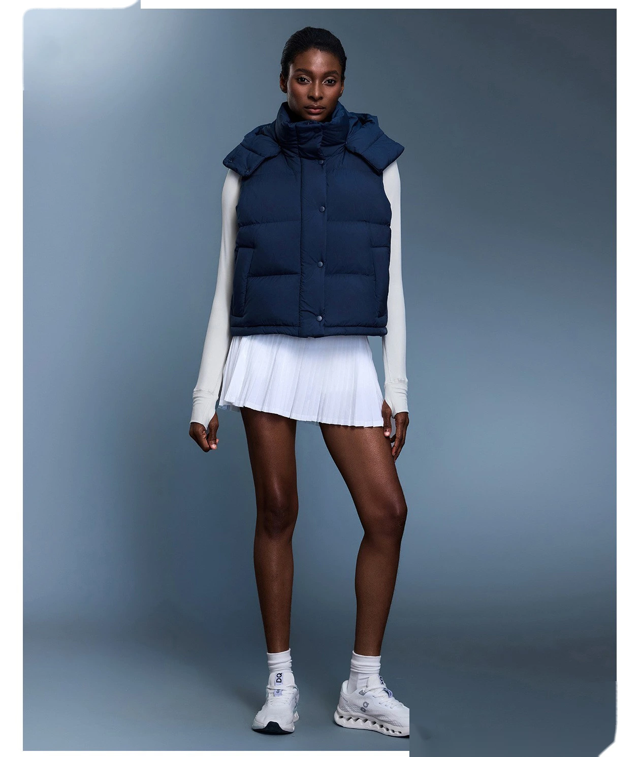 Custom windproof and warm hooded down vest jacket for women in winter. detail