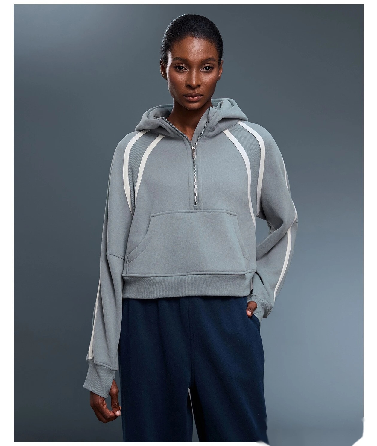 Customized high-necked semi-zipper hooded women's velvet loose contrast sports coat sweater detail
