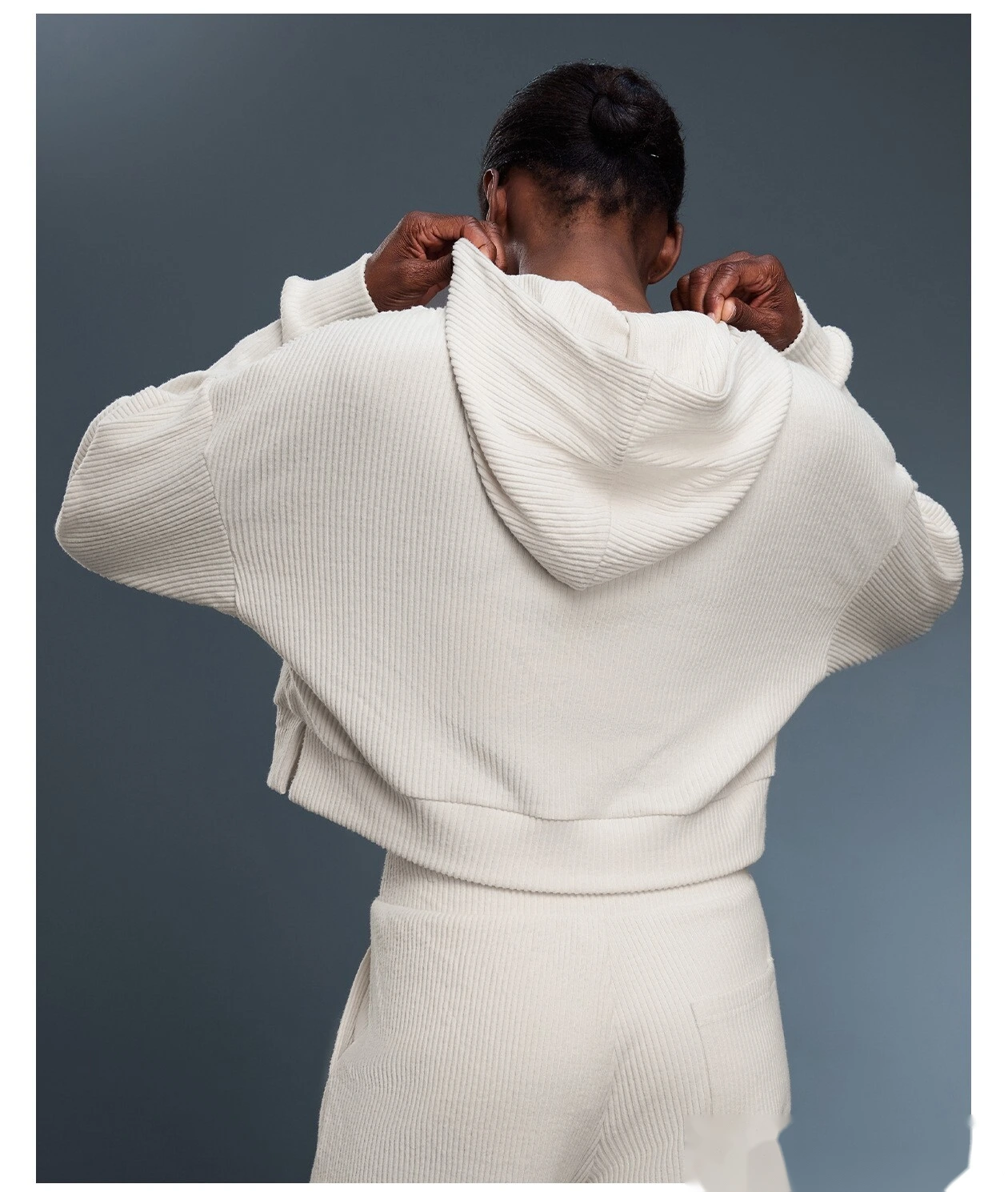 Customized loose hooded sports fitness sweater women's short yoga casual knit pullover detail