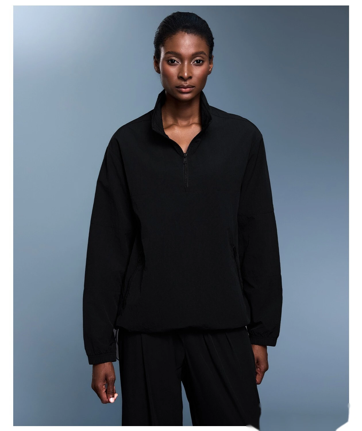 Custom-made waterproof outdoor fitness coat for women with windproof stand-up collar in autumn. detail
