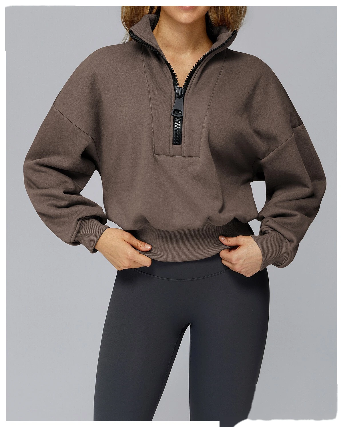 Customized autumn and winter stand collar loose sweater warm and casual outdoor sports sweater top detail
