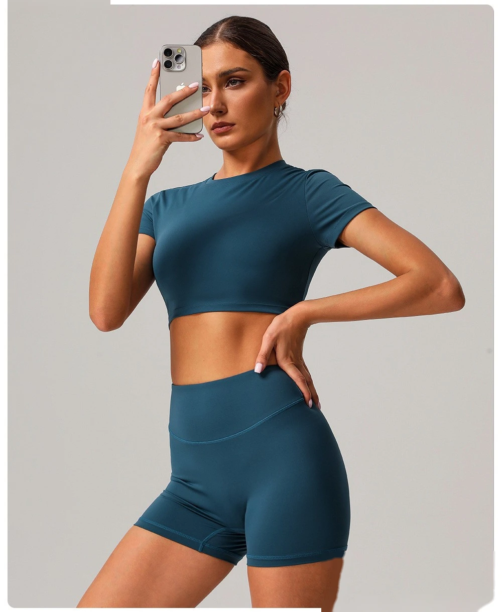 Custom nude yoga shorts hip running fitness pants tight high waist outdoor sports shorts female detail