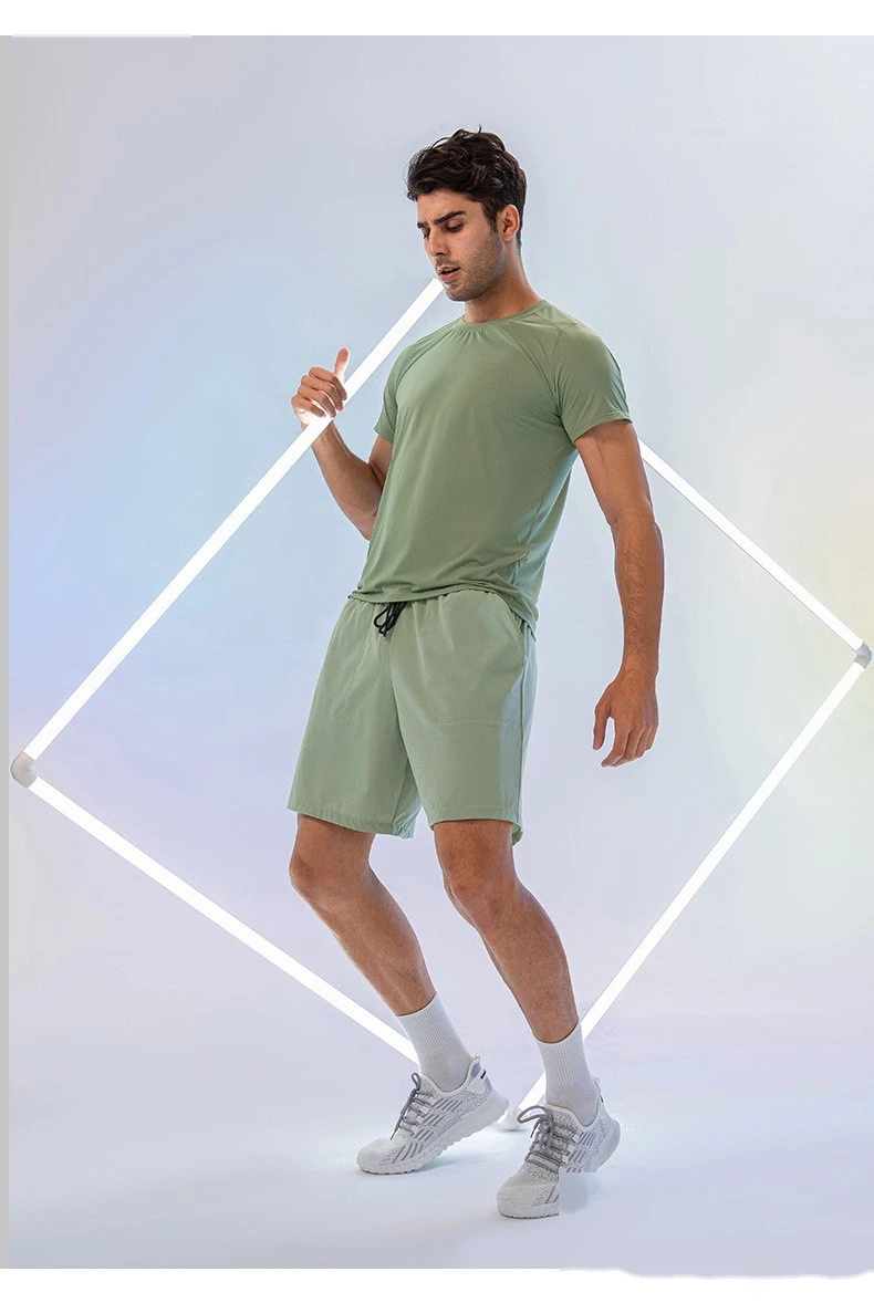 Customized men's loose running quick-drying clothes sweat-absorbent and breathable fitness short-sleeved T-shirt detail