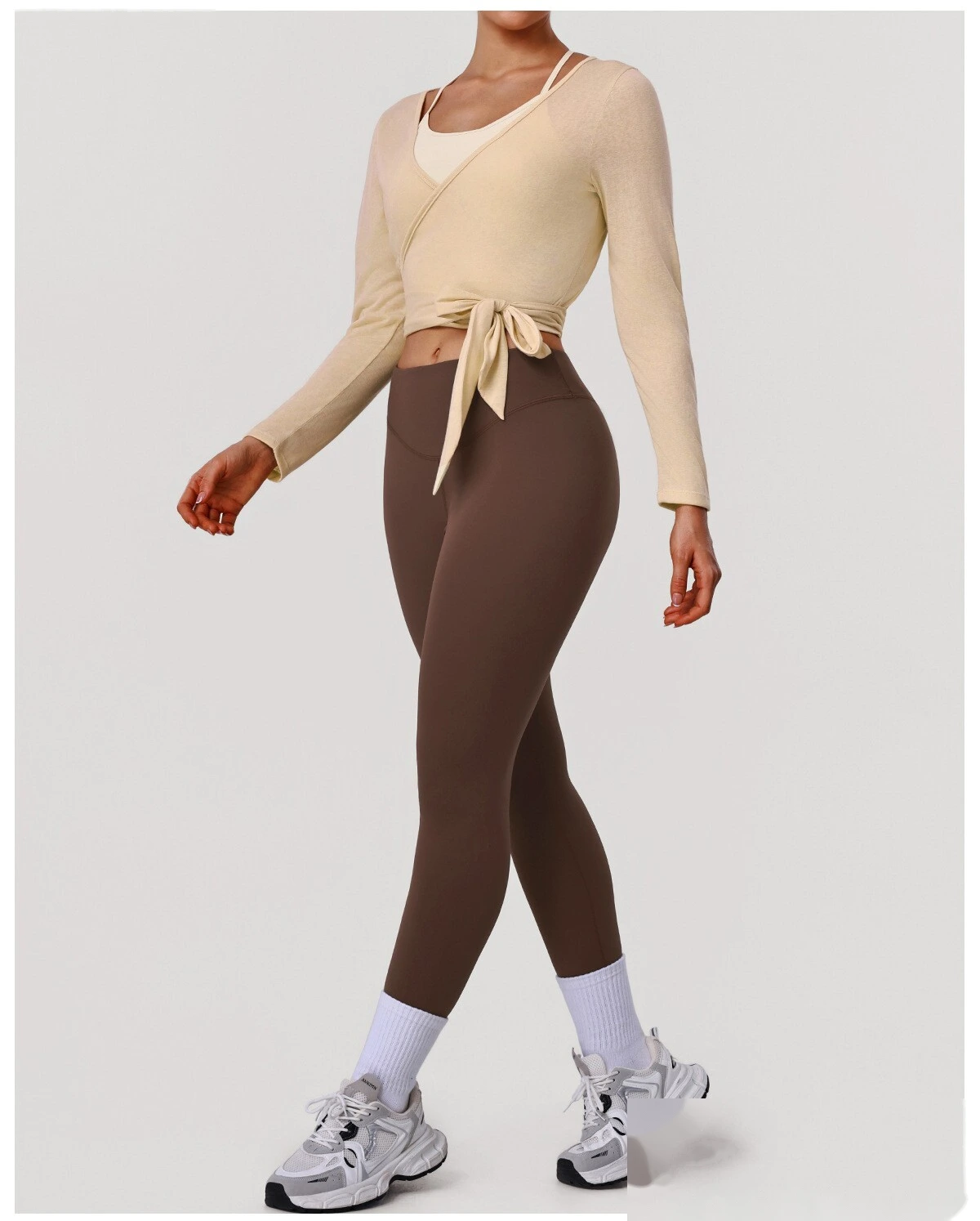 Custom Spring-Summer Yoga Two-Piece Set - Slim Long Sleeve Cover Up & Padded Camisole for Dance Training detail