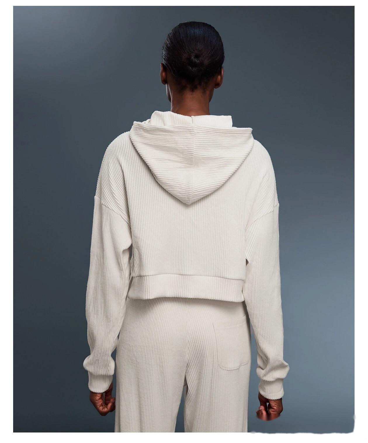 Customized loose hooded sports fitness sweater women's short yoga casual knit pullover detail