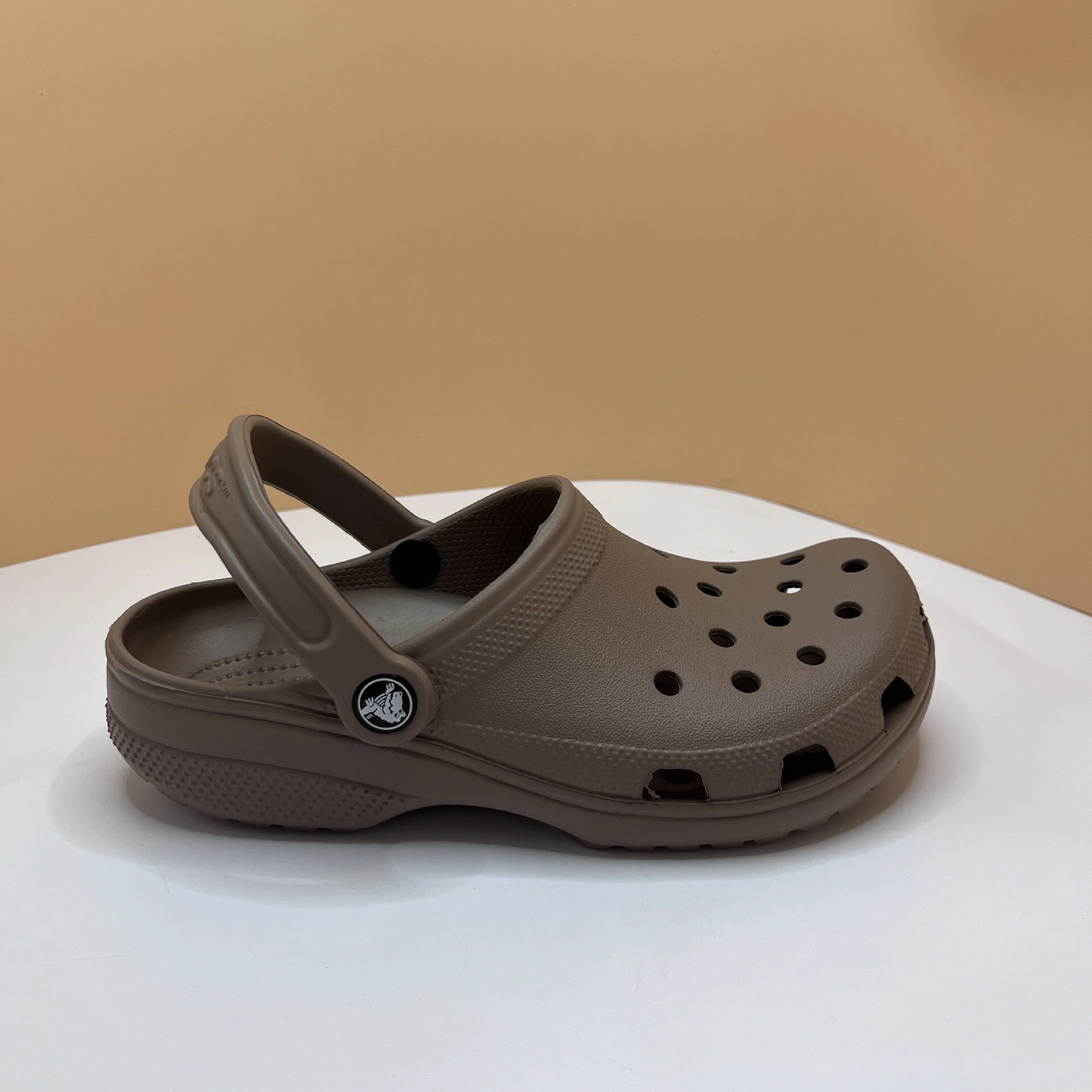 Customized fishing hole shoes Baotou sandals outdoor non-slip wear-resistant sports wading slippers detail