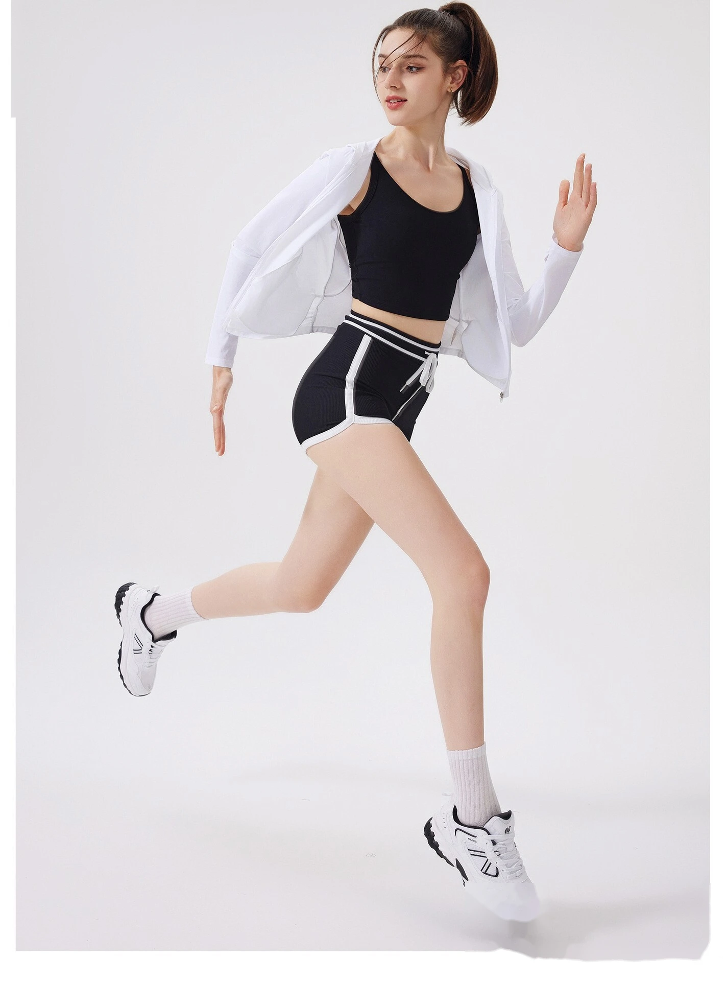 Customized color matching leisure sports fitness ladies shorts detail