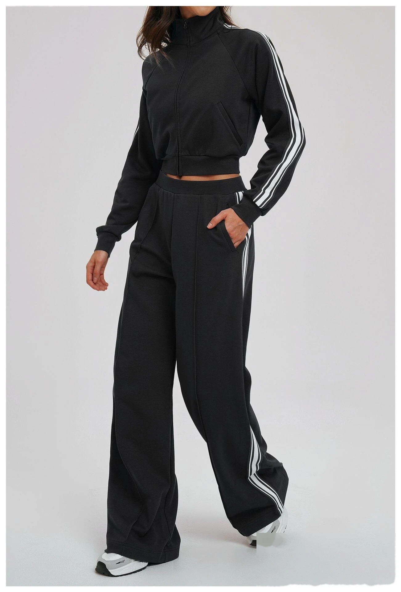 Custom Color Block High-Neck Sports Hoodie - Windproof Zipper Pocket Outdoor Running Jacket detail