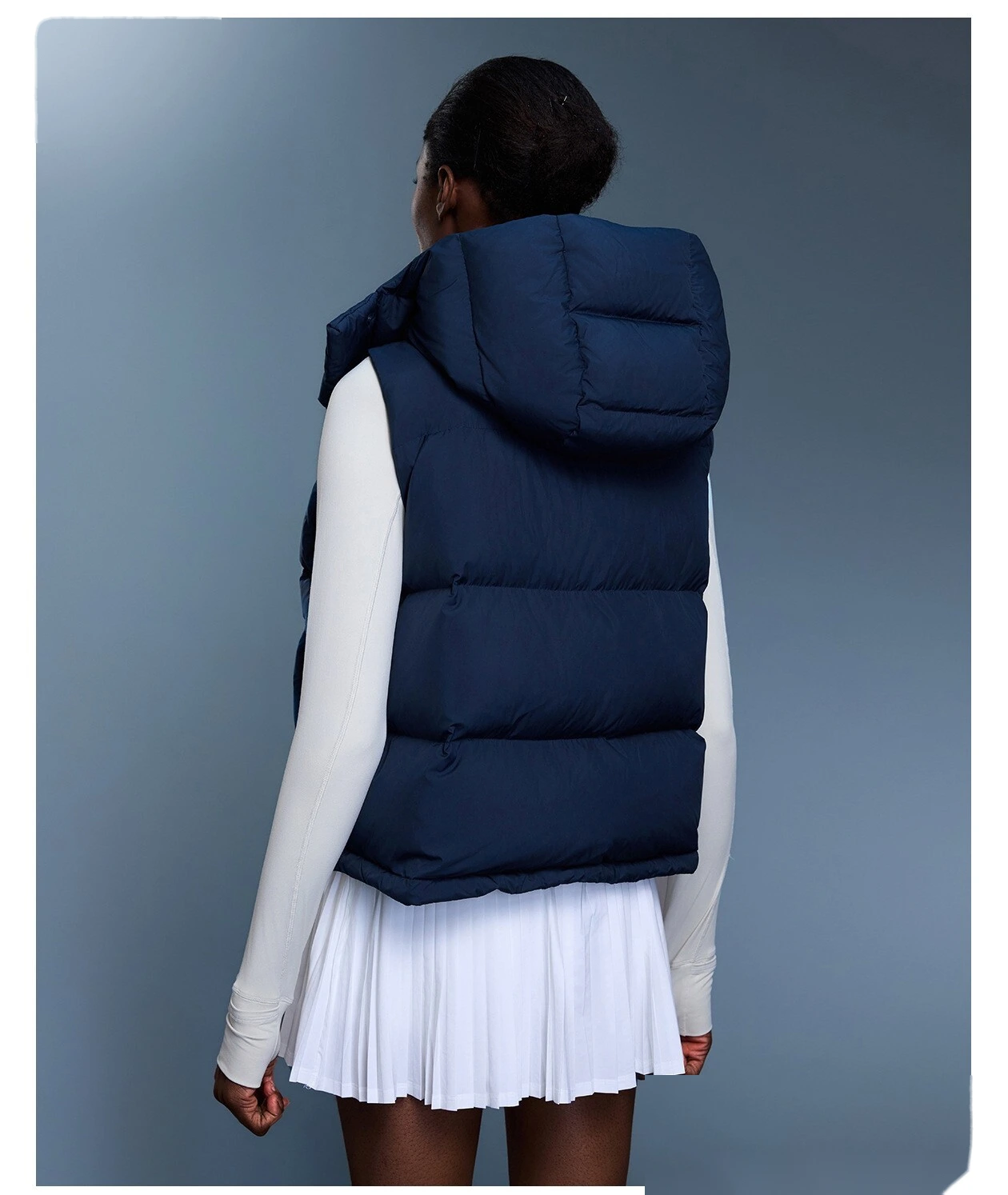 Custom windproof and warm hooded down vest jacket for women in winter. detail