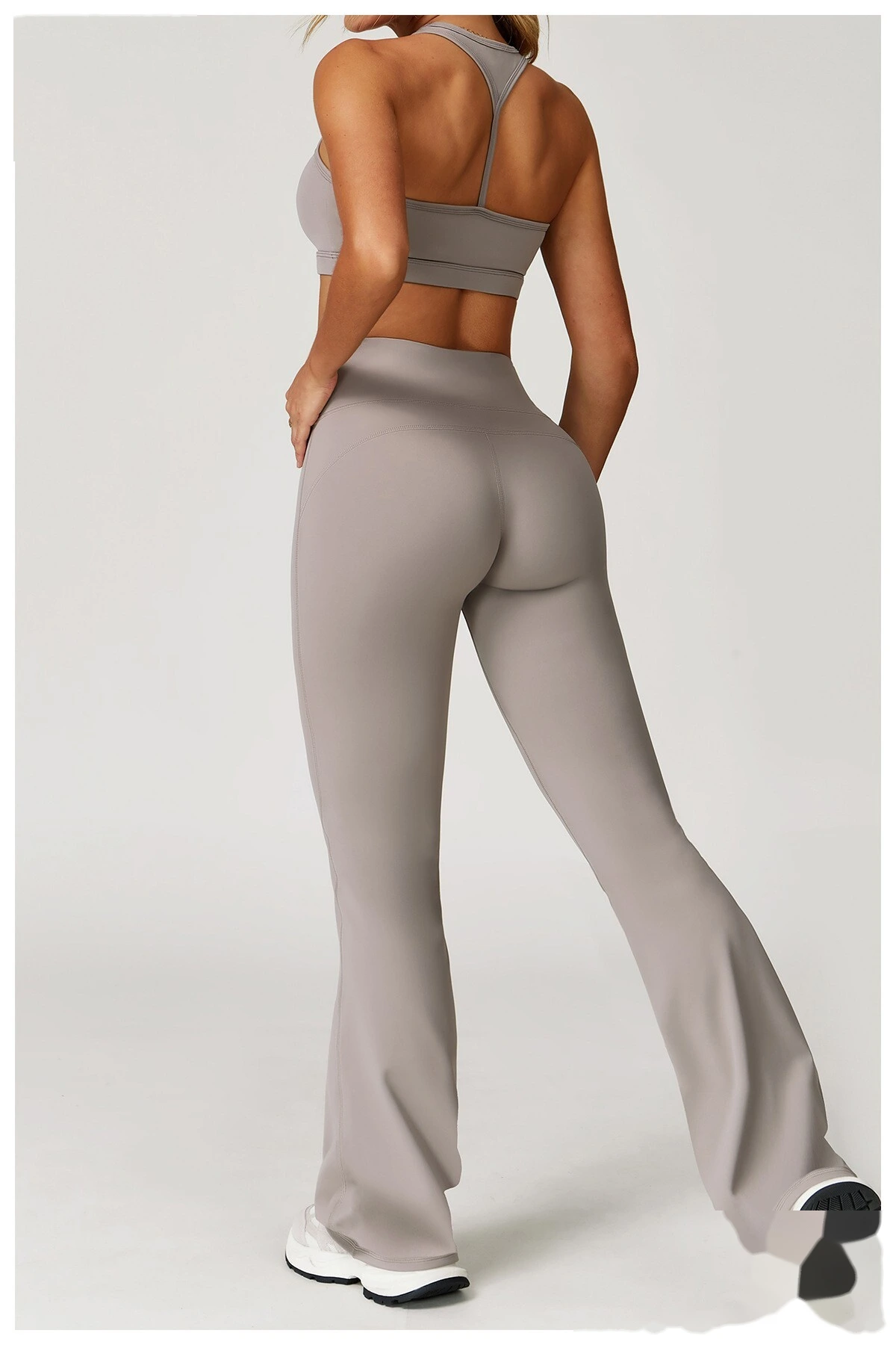 Soft and comfortable flared pants, wide legs and slim trousers, outdoor running and fitness pants detail