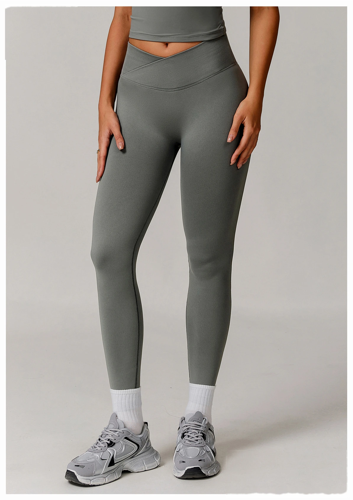 Europe and the United States hip seamless yoga pants cross high waist tights running fitness pants detail