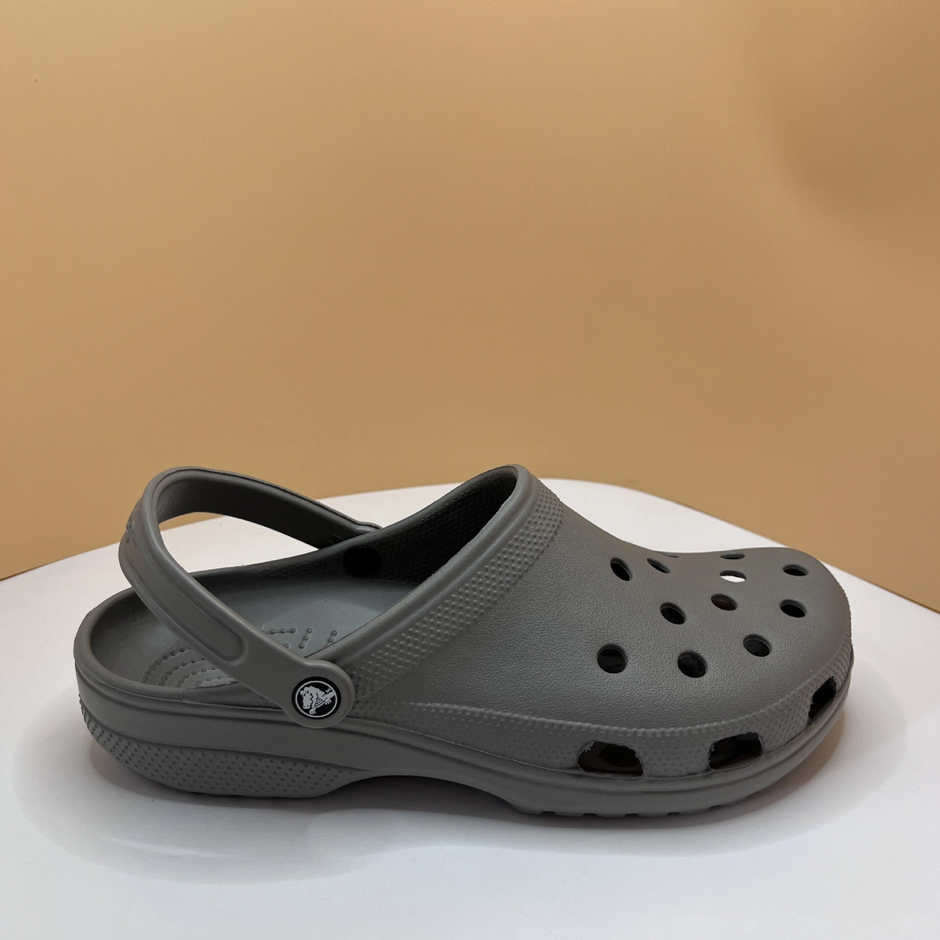 Customized fishing hole shoes Baotou sandals outdoor non-slip wear-resistant sports wading slippers detail