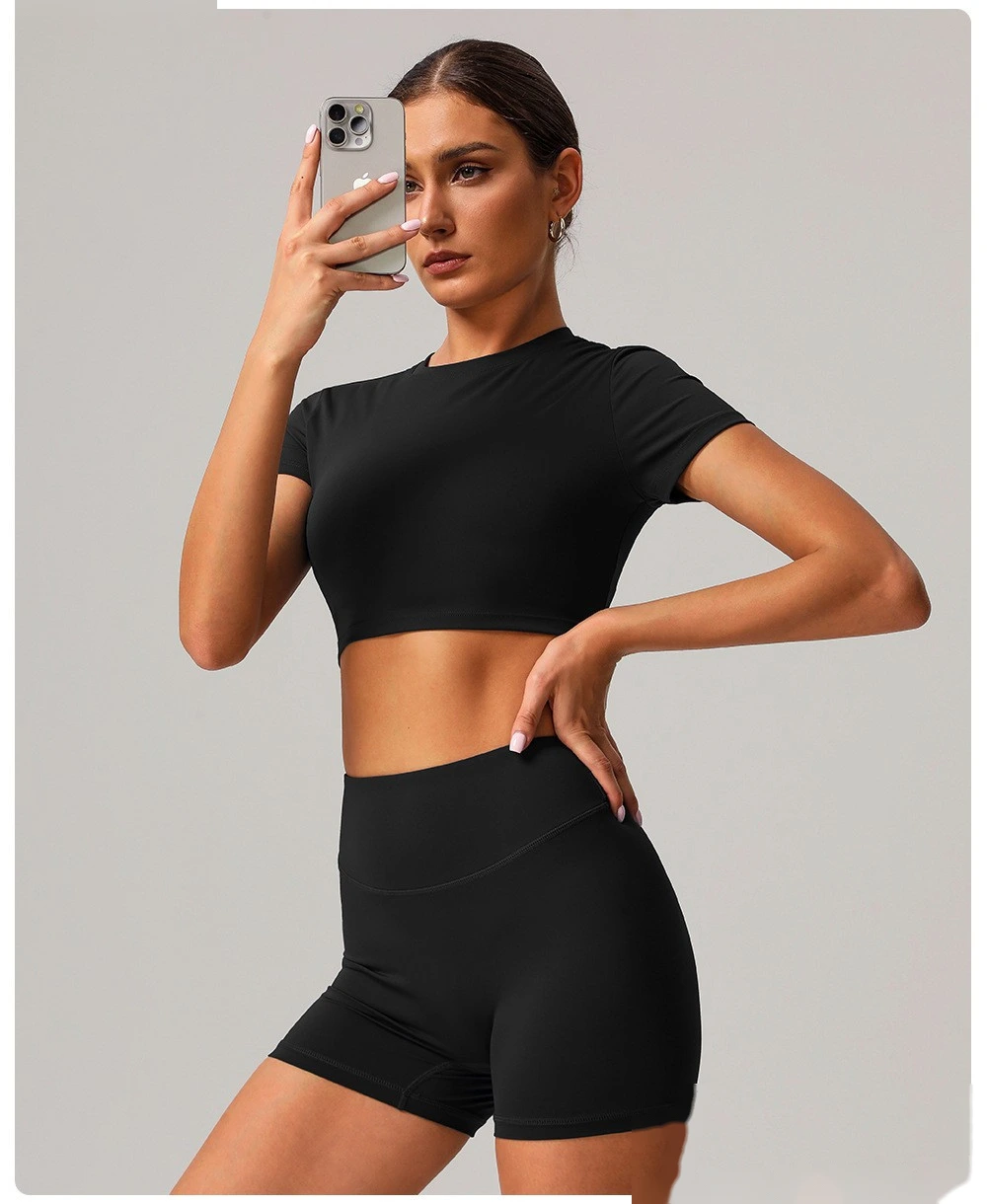 Custom nude yoga shorts hip running fitness pants tight high waist outdoor sports shorts female detail