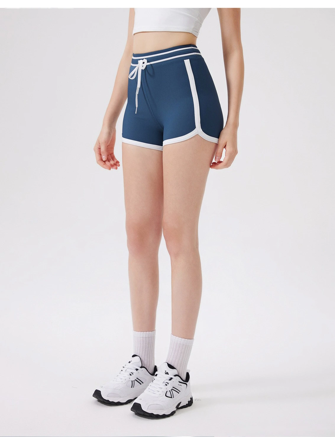 Customized color matching leisure sports fitness ladies shorts detail
