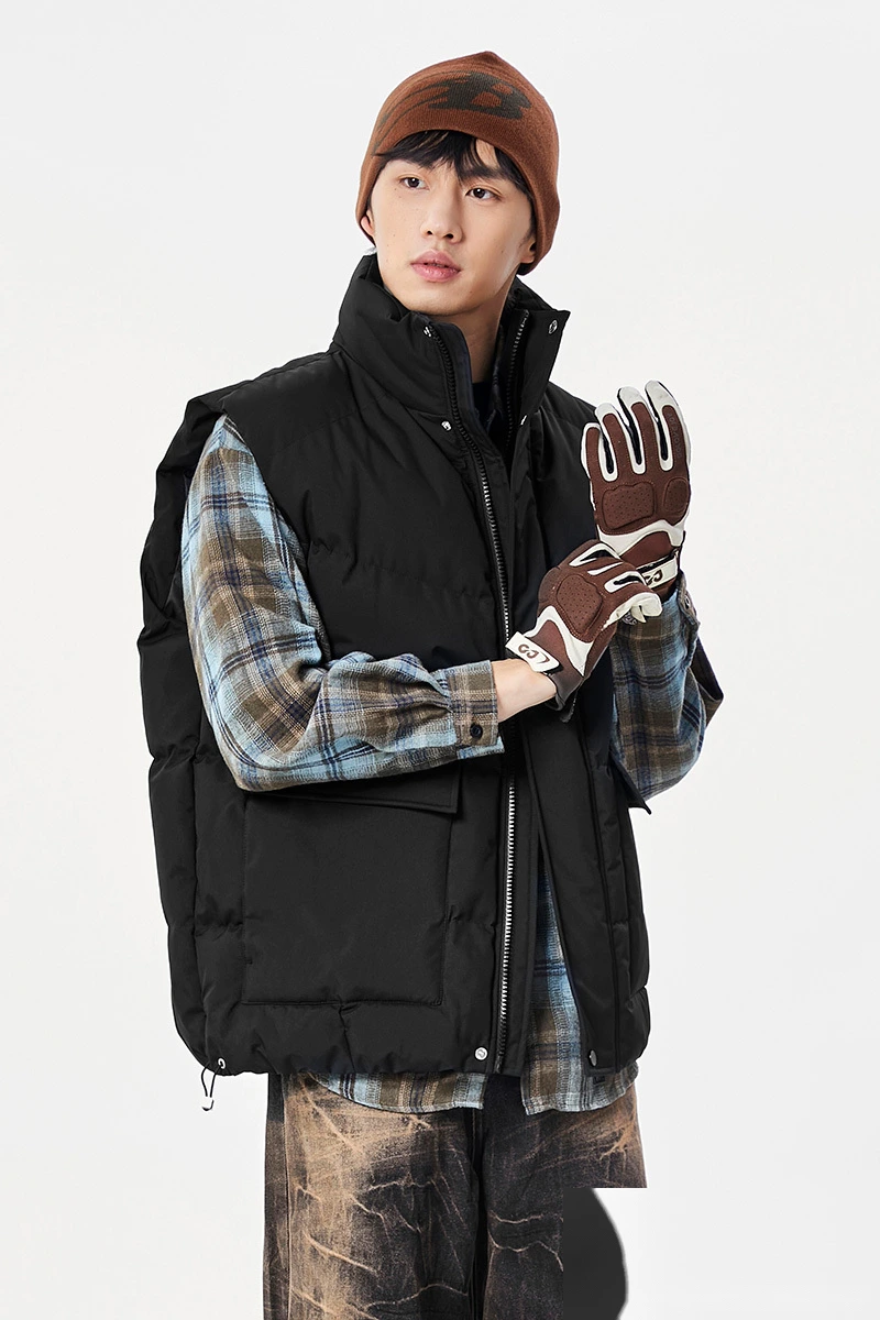 Customized fashion windproof and warm multi-pocket tooling style cotton vest jacket for men and women. detail