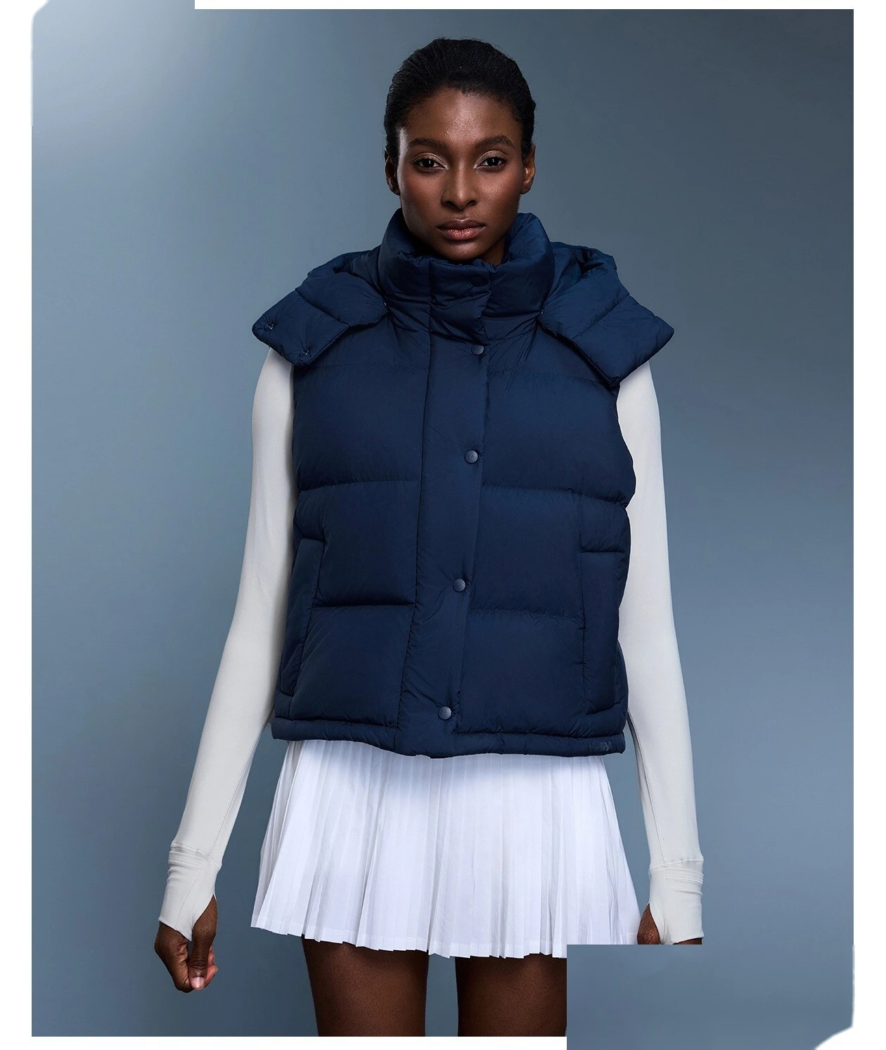 Custom windproof and warm hooded down vest jacket for women in winter. detail